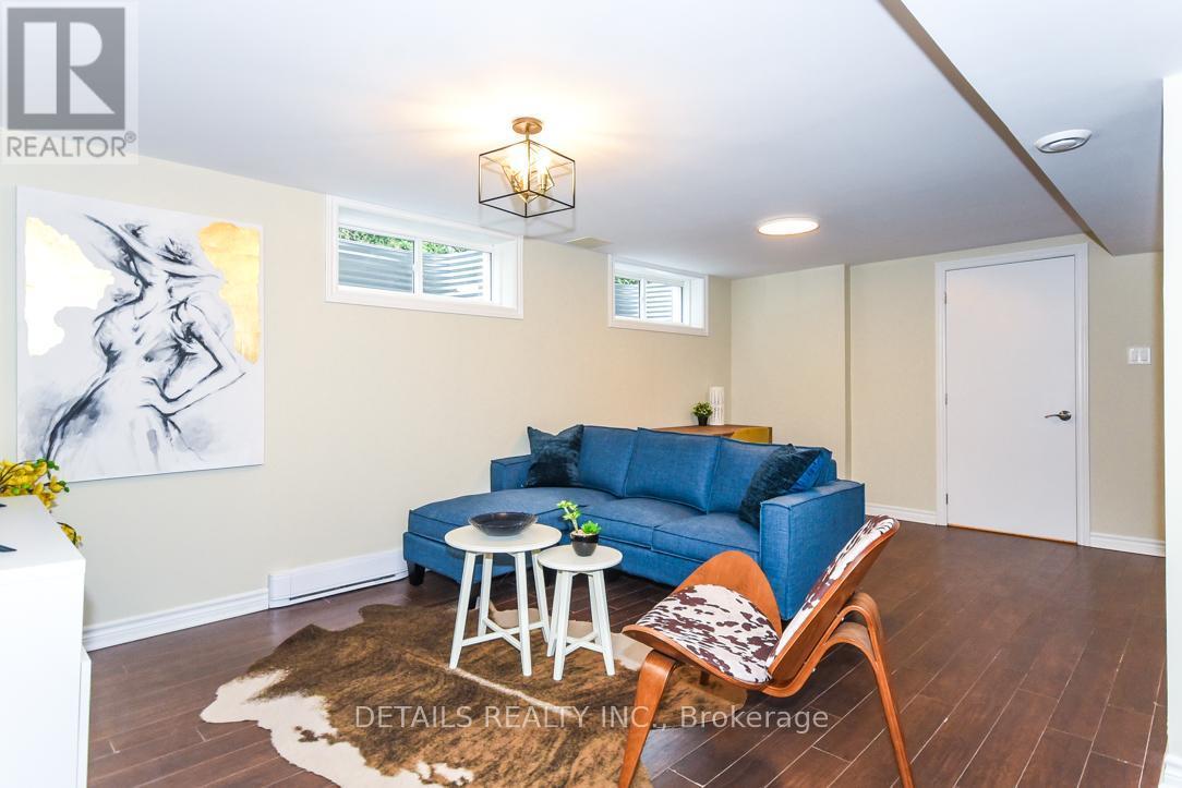 












970 SHAMIR AVENUE

,
Ottawa,




Ontario
K1G2T2

