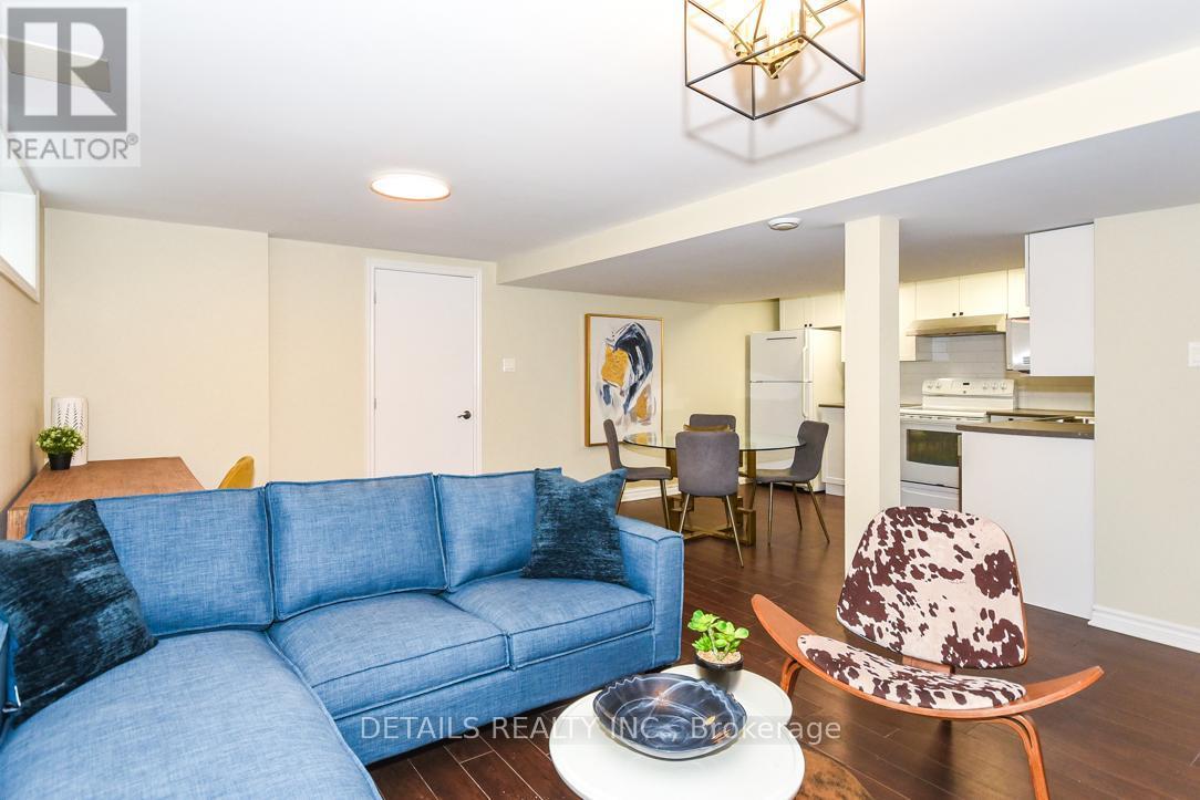 












970 SHAMIR AVENUE

,
Ottawa,




Ontario
K1G2T2

