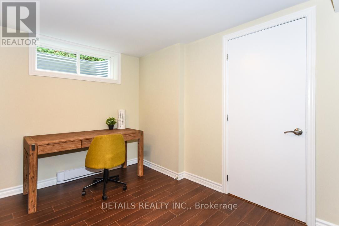 












970 SHAMIR AVENUE

,
Ottawa,




Ontario
K1G2T2

