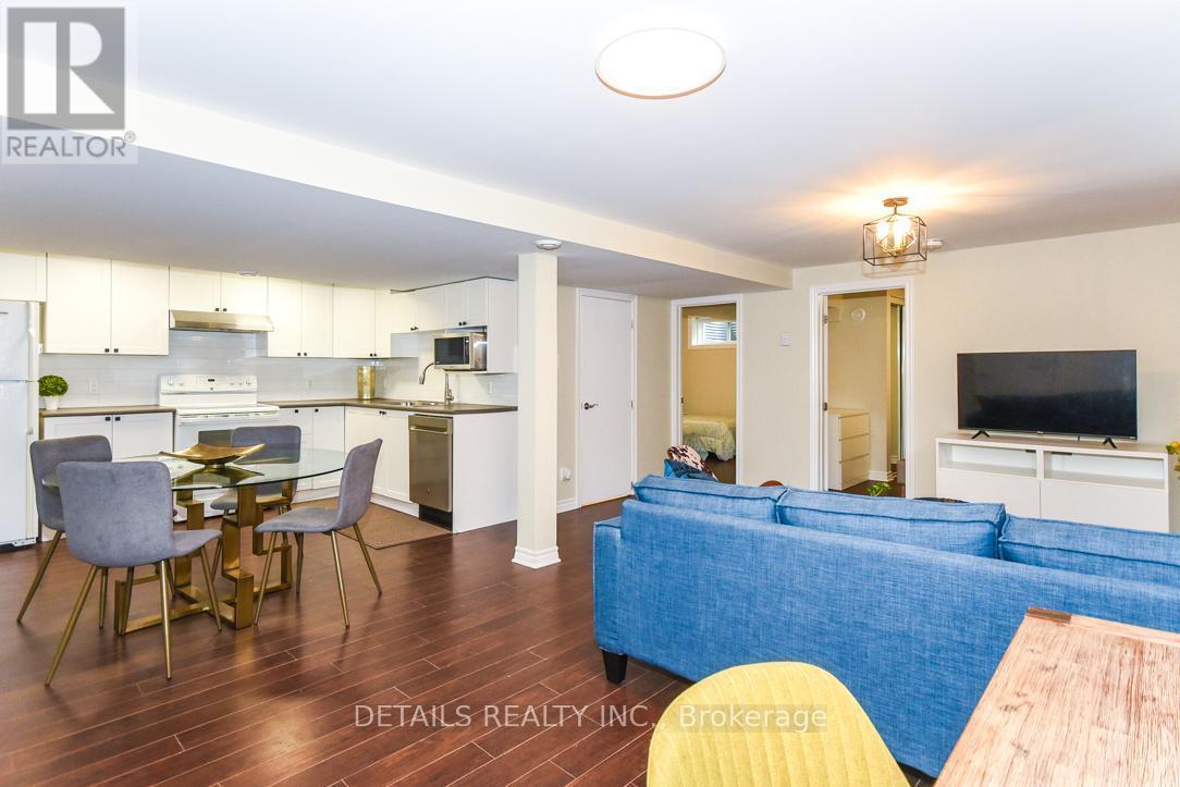 












970 SHAMIR AVENUE

,
Ottawa,




Ontario
K1G2T2

