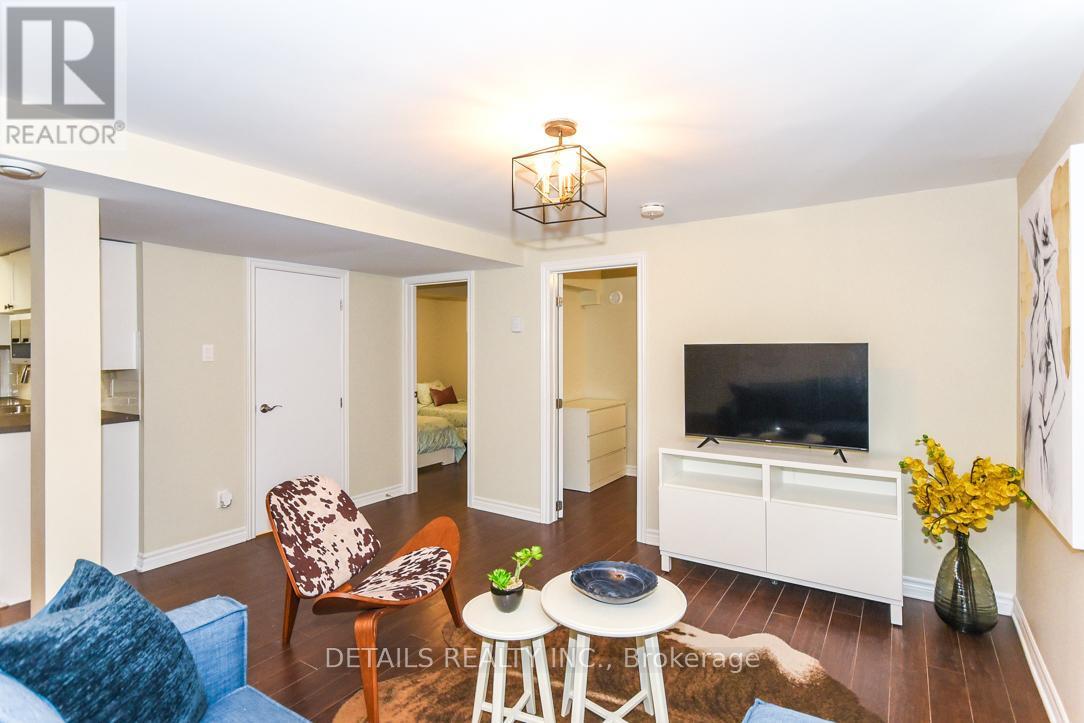 












970 SHAMIR AVENUE

,
Ottawa,




Ontario
K1G2T2

