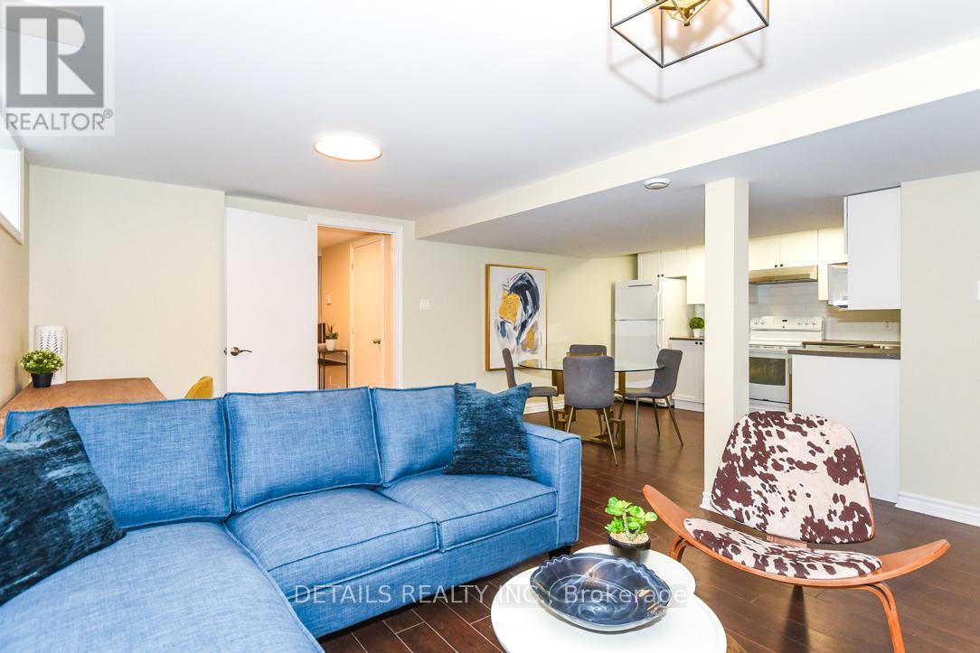 












970 SHAMIR AVENUE

,
Ottawa,




Ontario
K1G2T2

