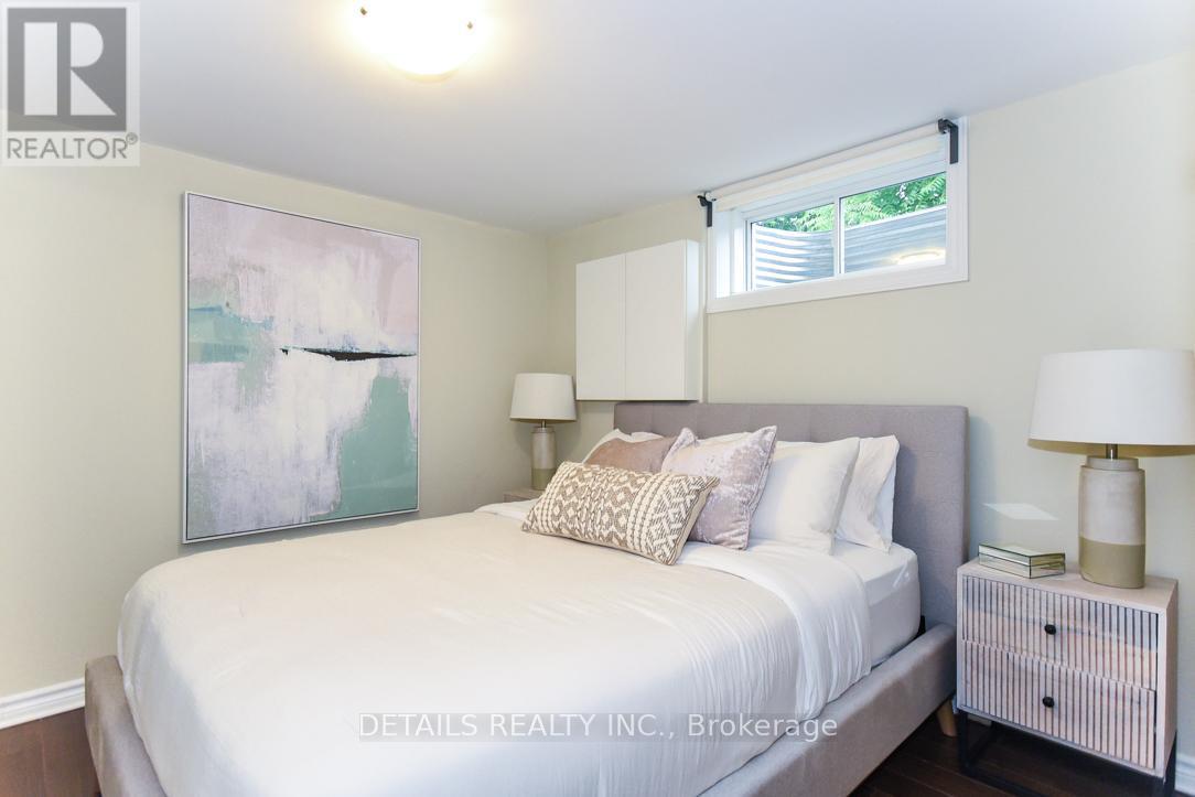 












970 SHAMIR AVENUE

,
Ottawa,




Ontario
K1G2T2

