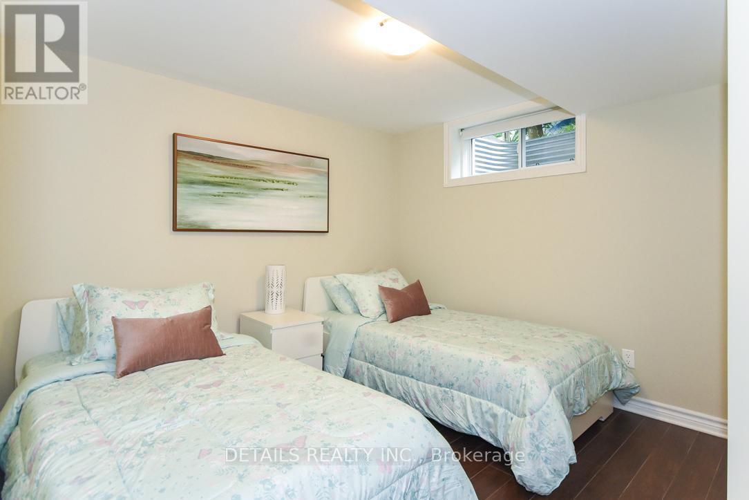 












970 SHAMIR AVENUE

,
Ottawa,




Ontario
K1G2T2

