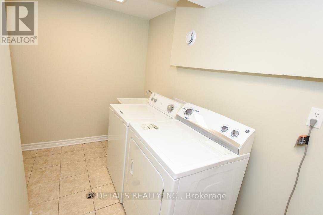 












970 SHAMIR AVENUE

,
Ottawa,




Ontario
K1G2T2

