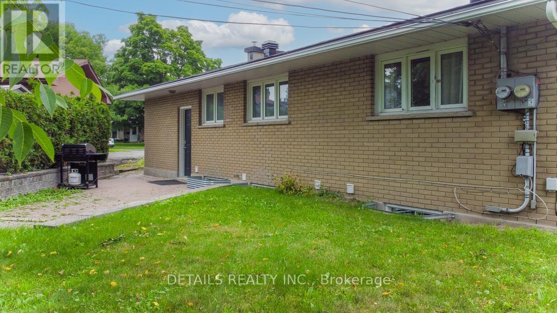 












970 SHAMIR AVENUE

,
Ottawa,




Ontario
K1G2T2


