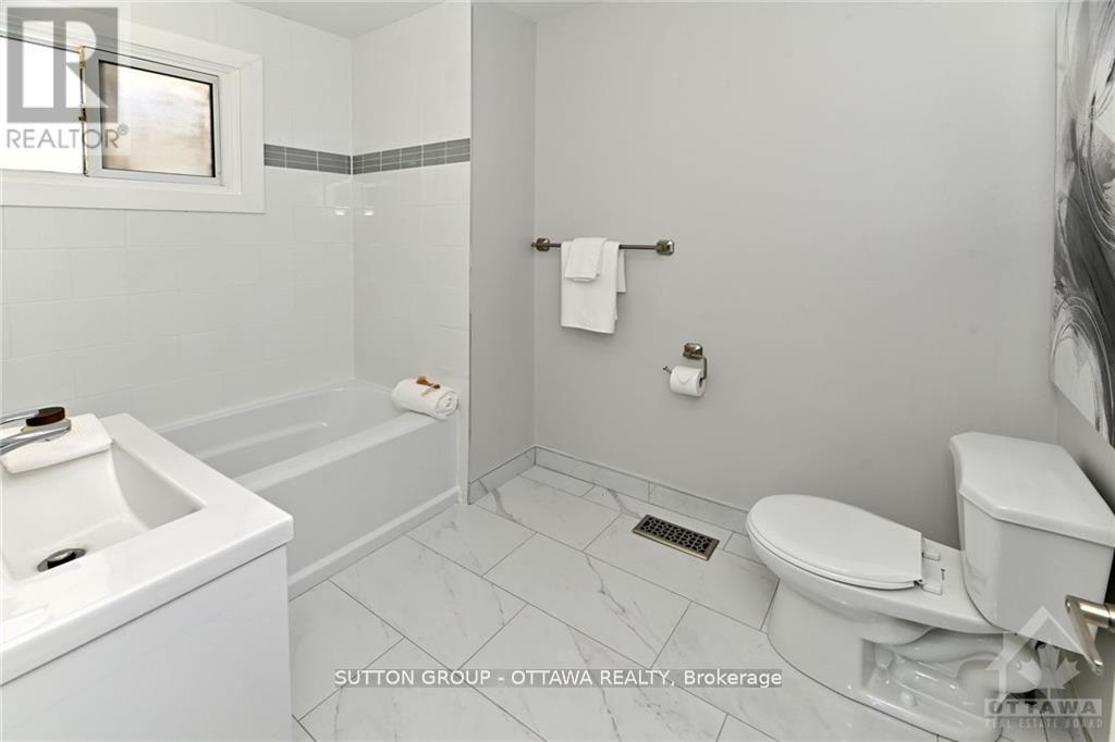 












2675 MARIE STREET

,
Ottawa,




Ontario
K2B7E3

