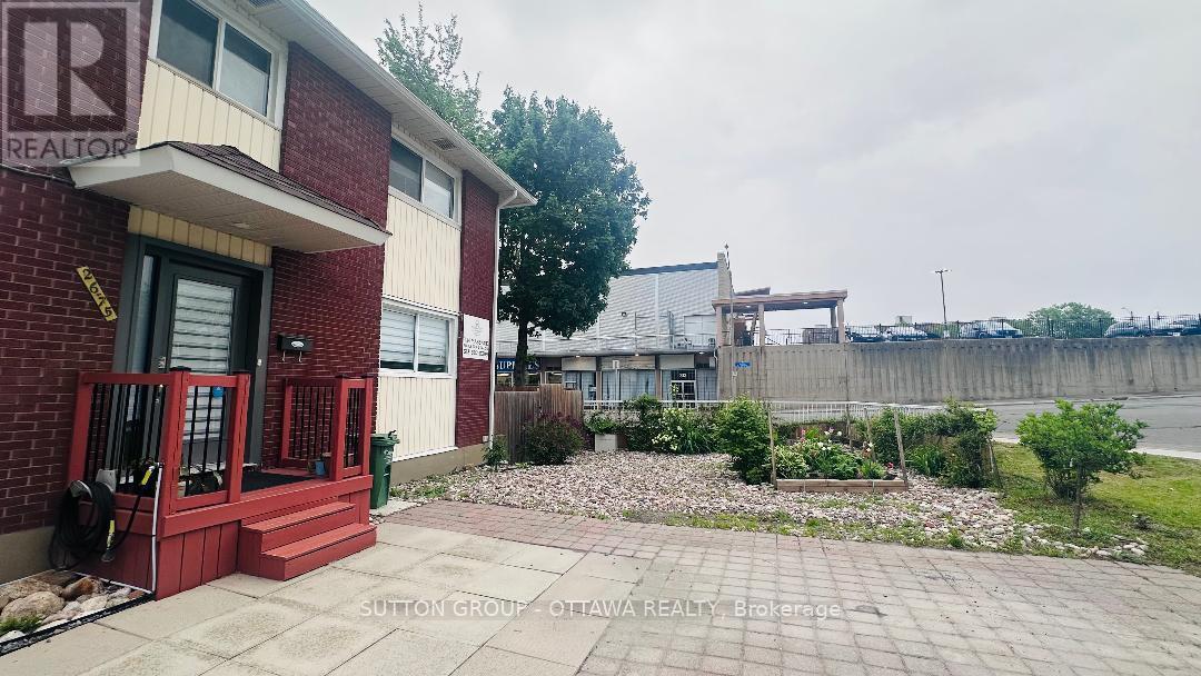 












2675 MARIE STREET

,
Ottawa,




Ontario
K2B7E3

