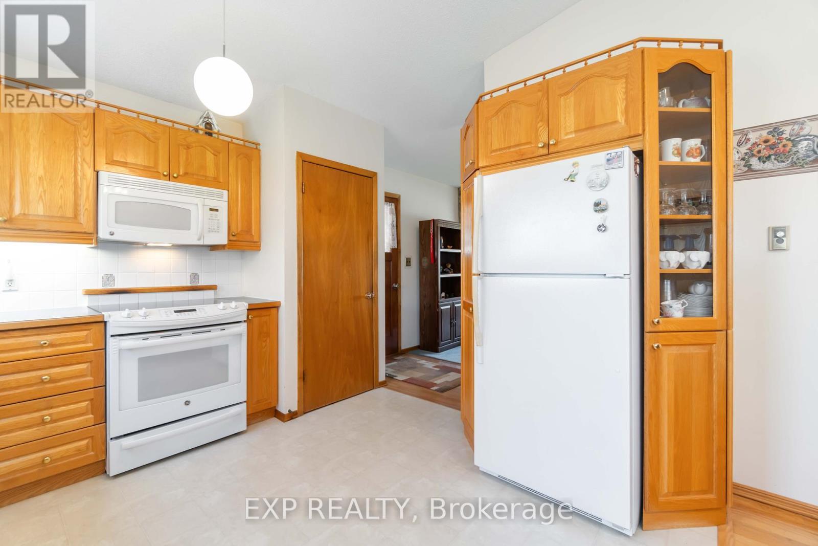












5 FAIRWAY CRESCENT

,
Brockville,




Ontario
K6V3V1

