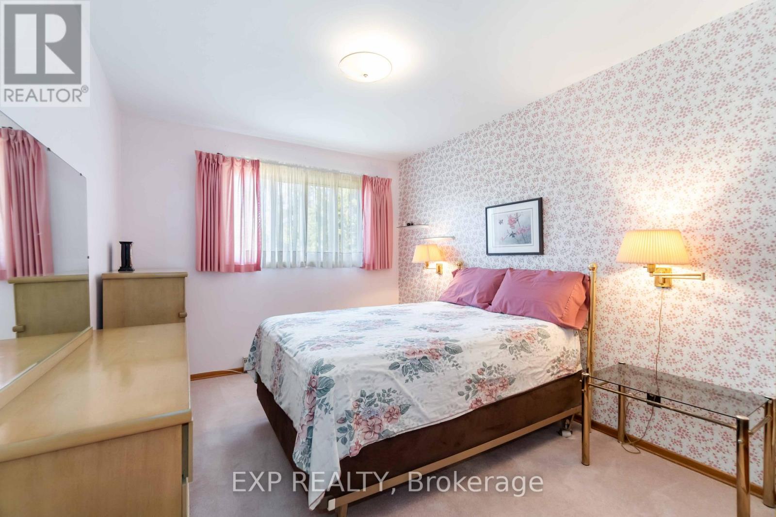 












5 FAIRWAY CRESCENT

,
Brockville,




Ontario
K6V3V1

