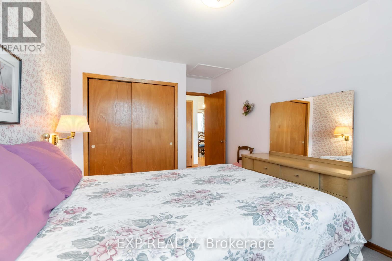 












5 FAIRWAY CRESCENT

,
Brockville,




Ontario
K6V3V1

