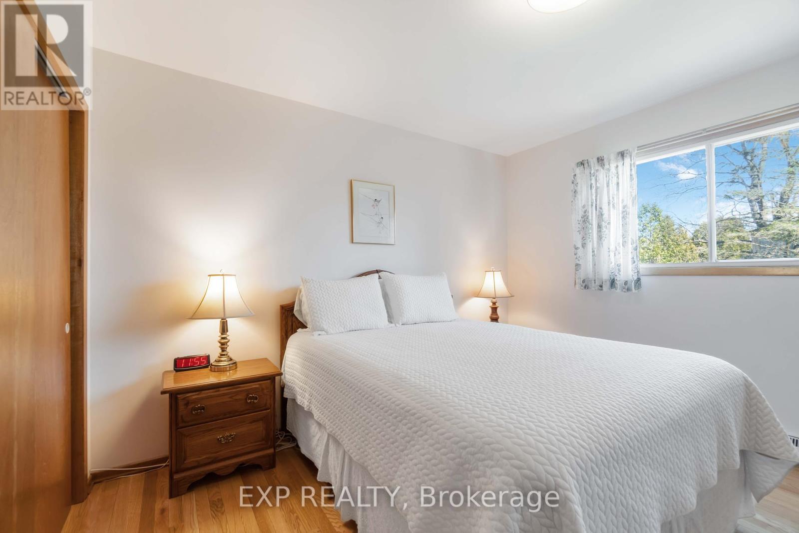 












5 FAIRWAY CRESCENT

,
Brockville,




Ontario
K6V3V1

