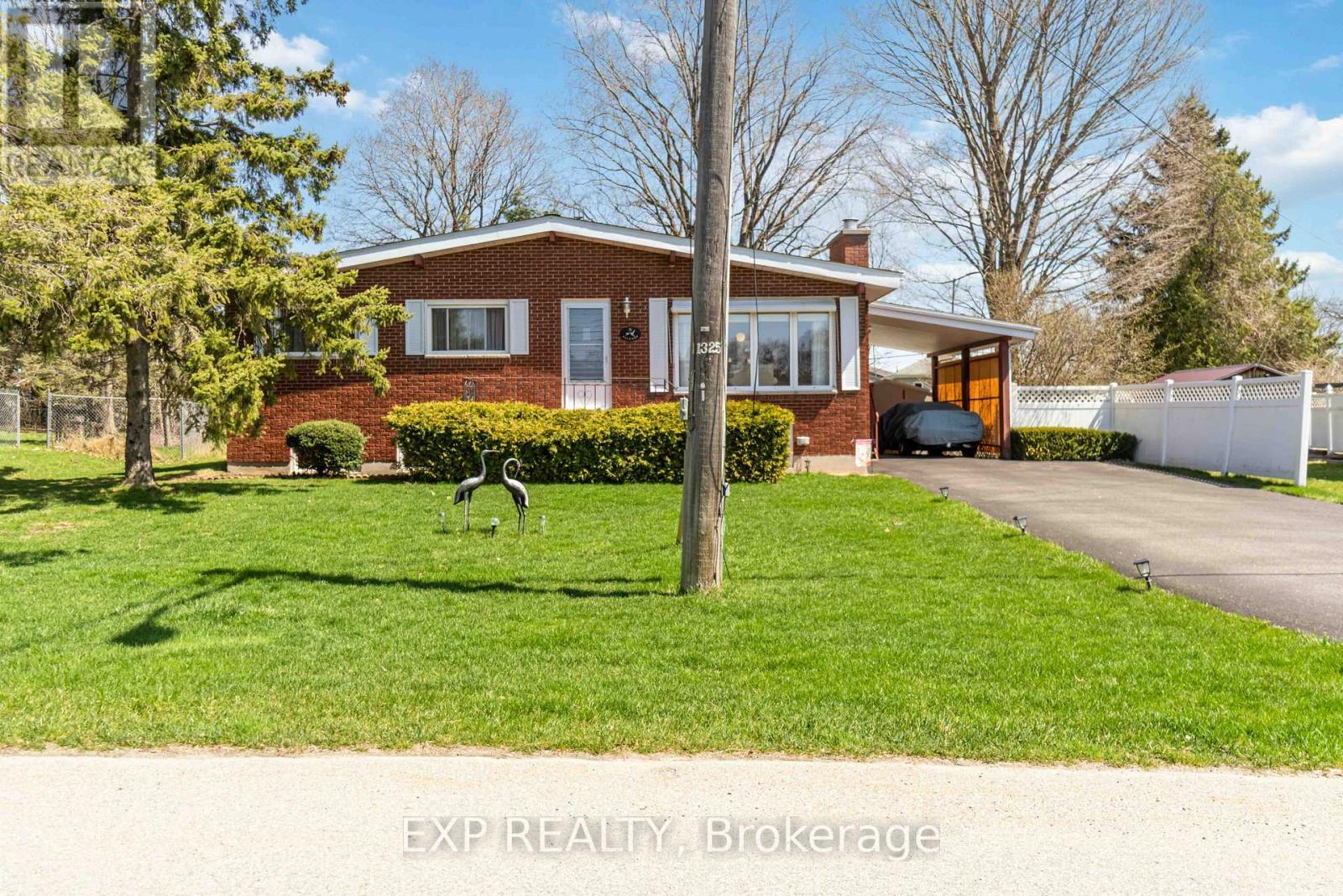












5 FAIRWAY CRESCENT

,
Brockville,




Ontario
K6V3V1


