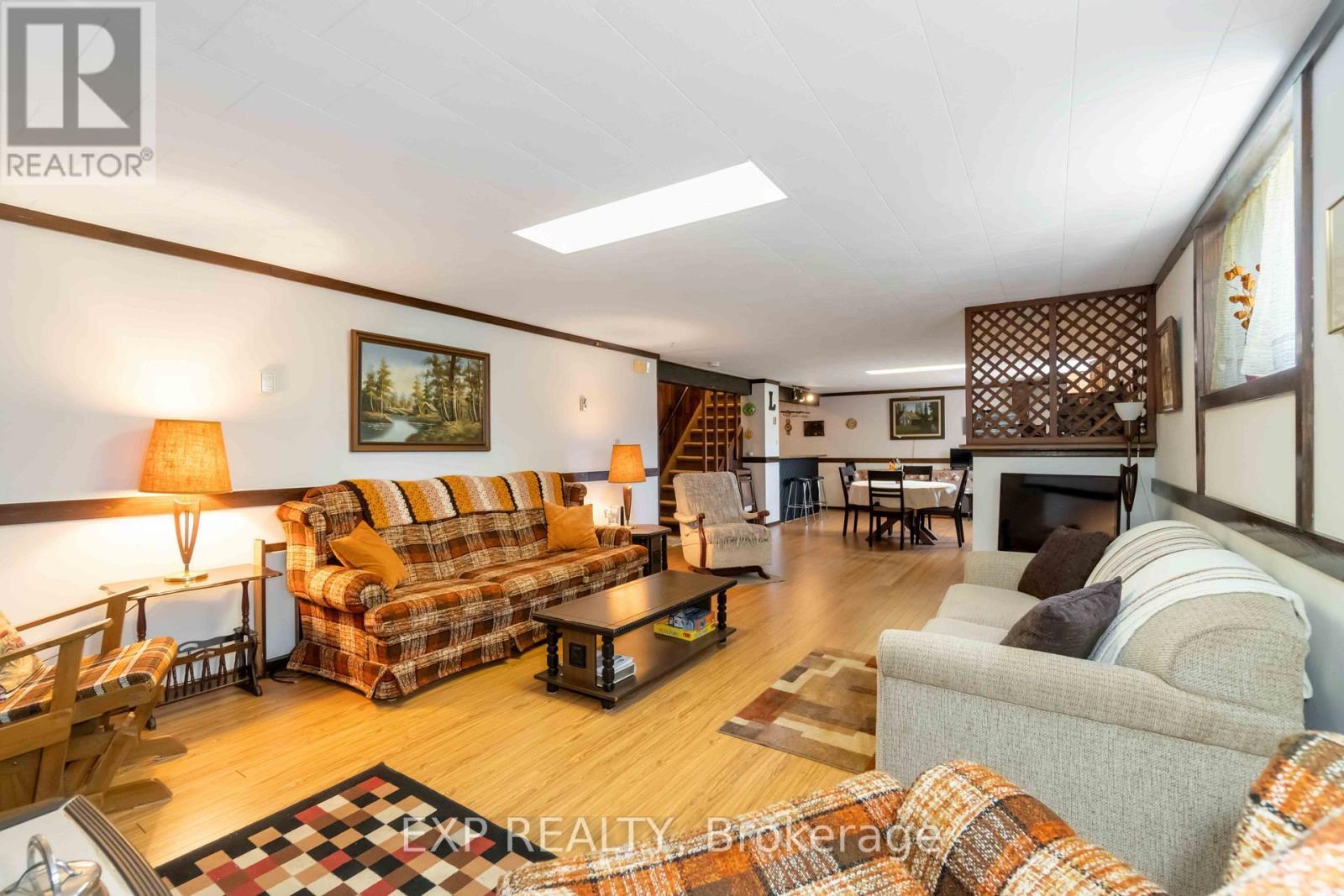 












5 FAIRWAY CRESCENT

,
Brockville,




Ontario
K6V3V1

