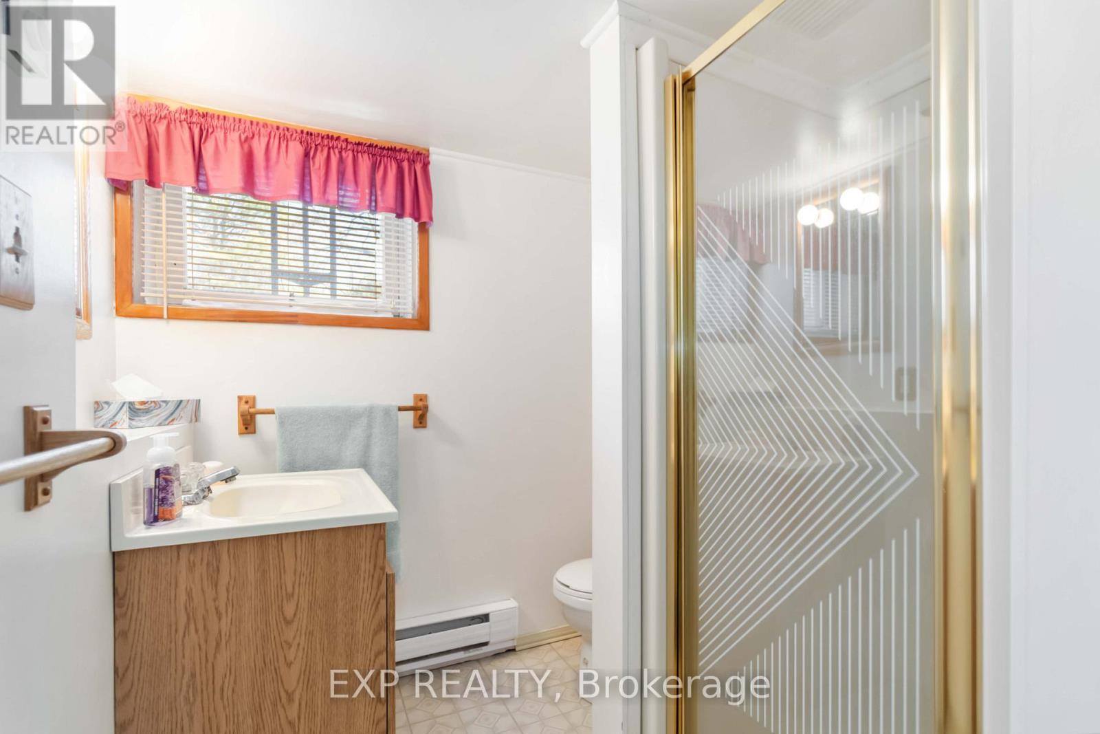












5 FAIRWAY CRESCENT

,
Brockville,




Ontario
K6V3V1

