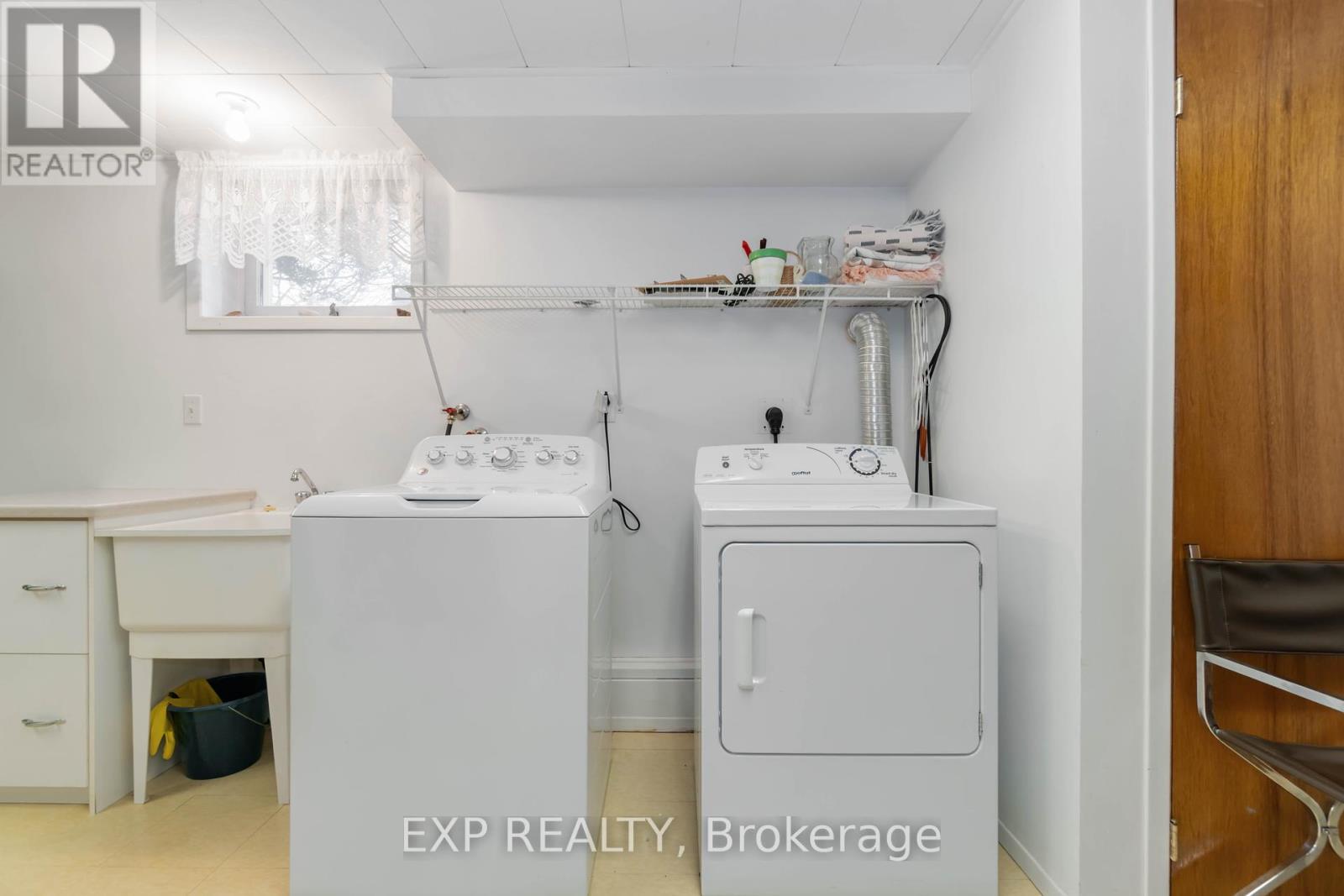 












5 FAIRWAY CRESCENT

,
Brockville,




Ontario
K6V3V1

