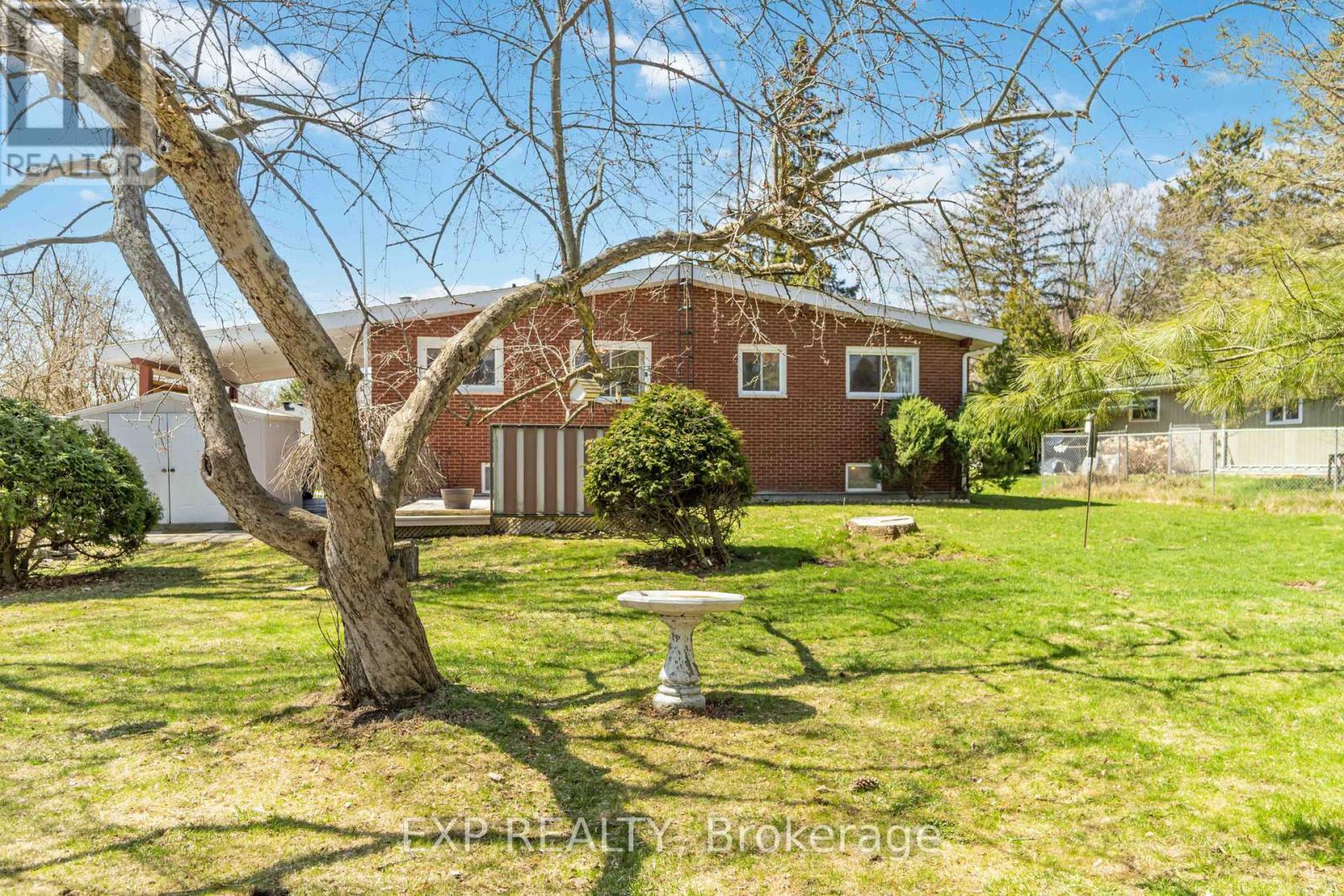 












5 FAIRWAY CRESCENT

,
Brockville,




Ontario
K6V3V1

