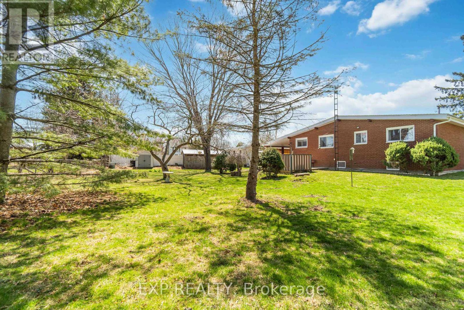 












5 FAIRWAY CRESCENT

,
Brockville,




Ontario
K6V3V1

