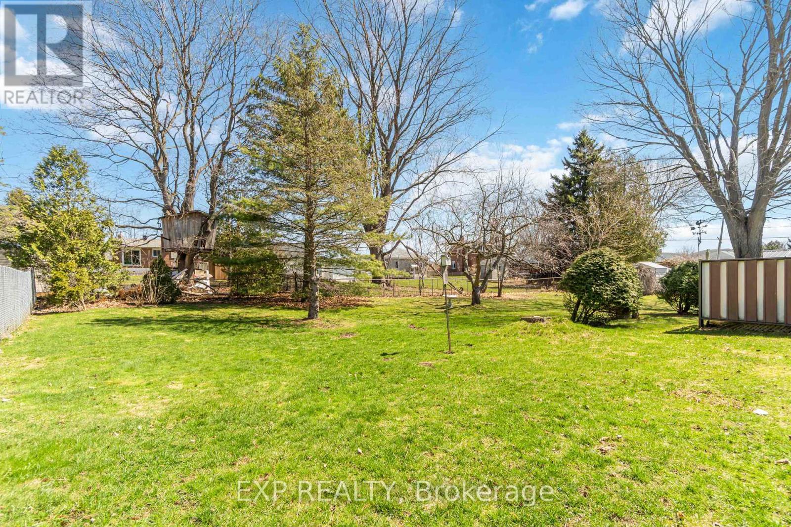 












5 FAIRWAY CRESCENT

,
Brockville,




Ontario
K6V3V1

