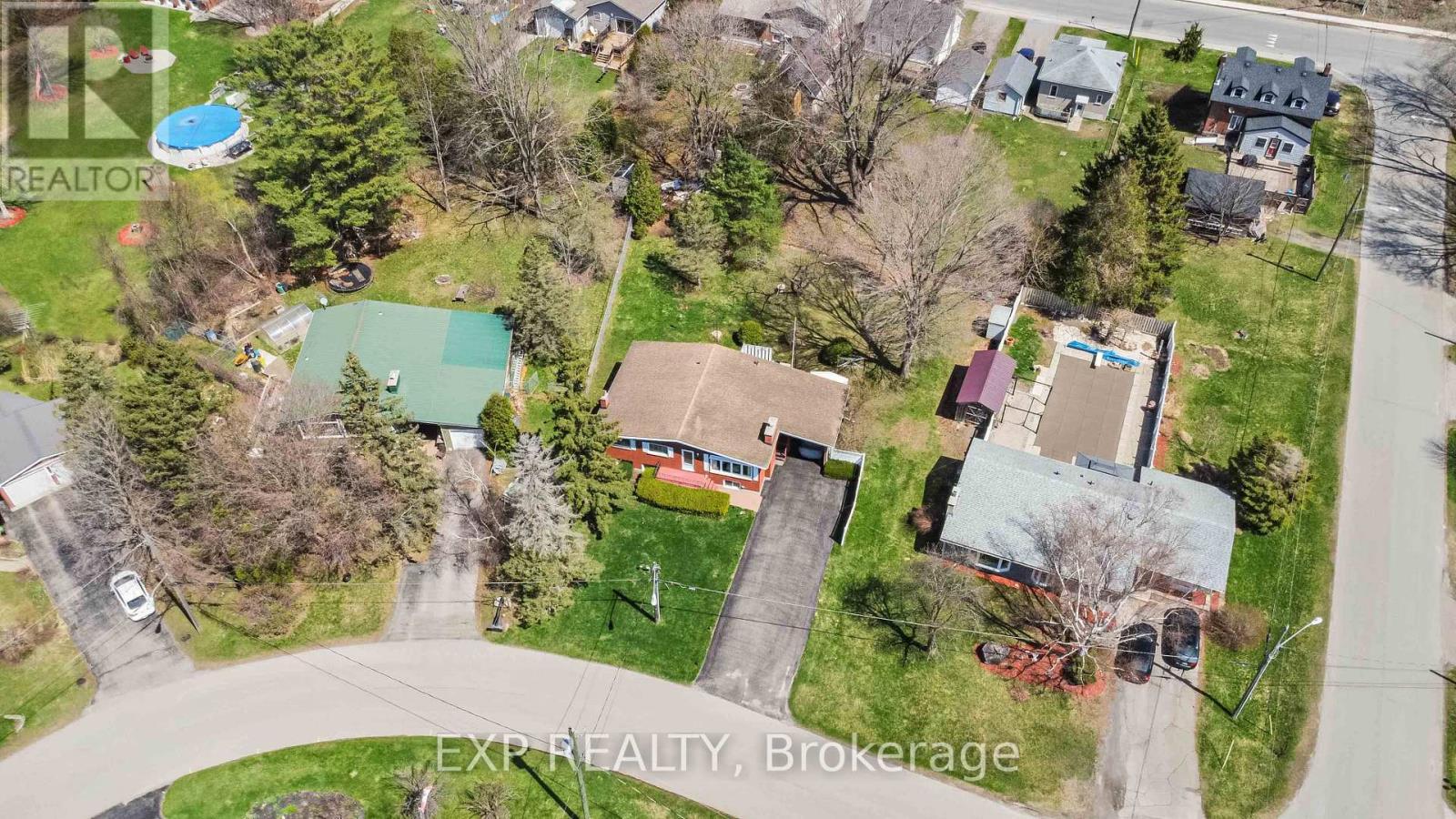 












5 FAIRWAY CRESCENT

,
Brockville,




Ontario
K6V3V1

