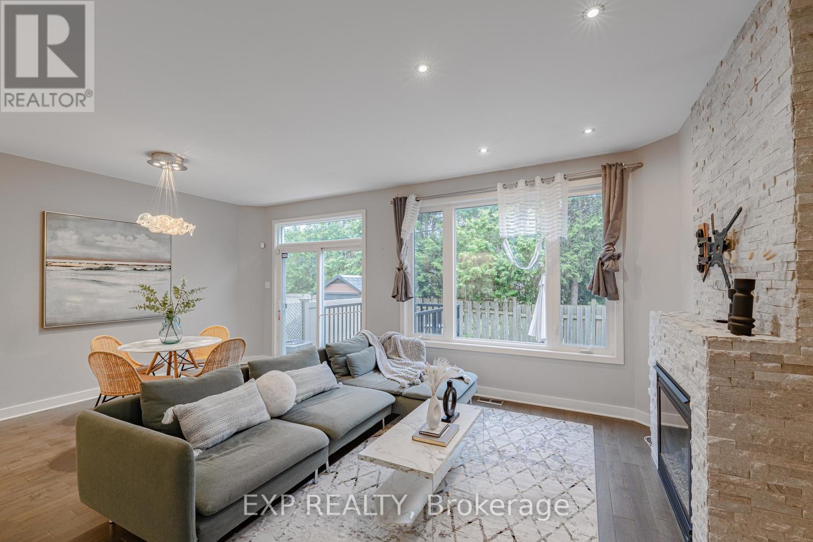 












14 CAMIL STREET

,
Ottawa,




Ontario
K1K0X1

