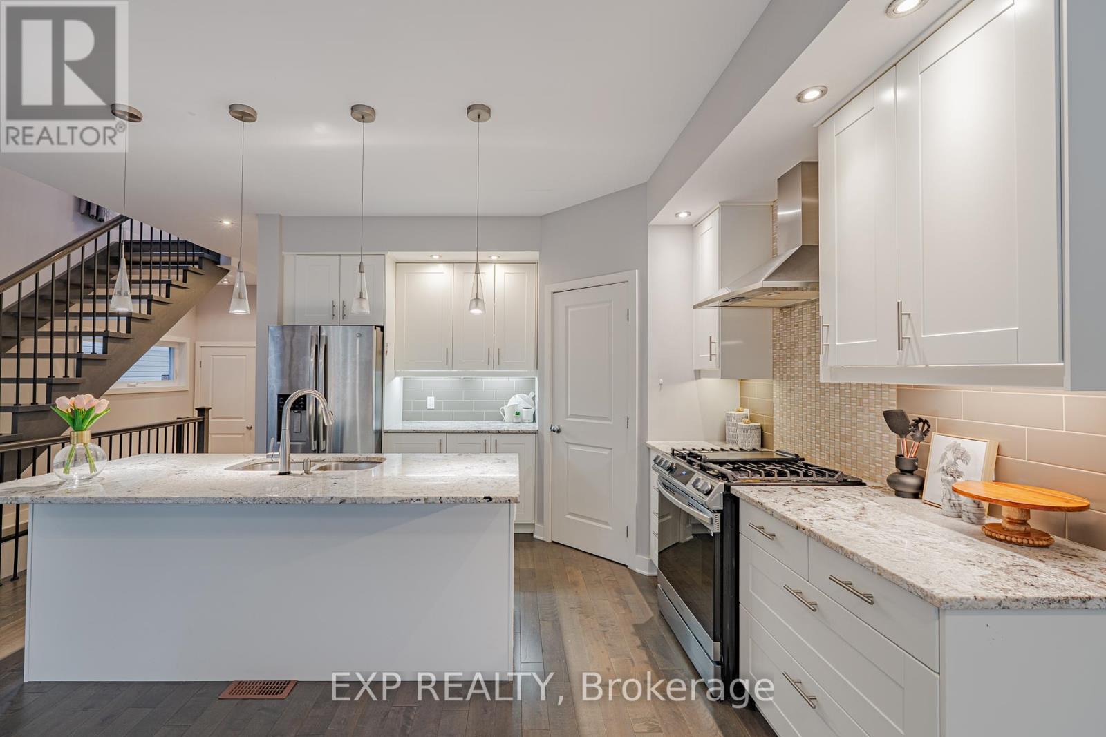 












14 CAMIL STREET

,
Ottawa,




Ontario
K1K0X1

