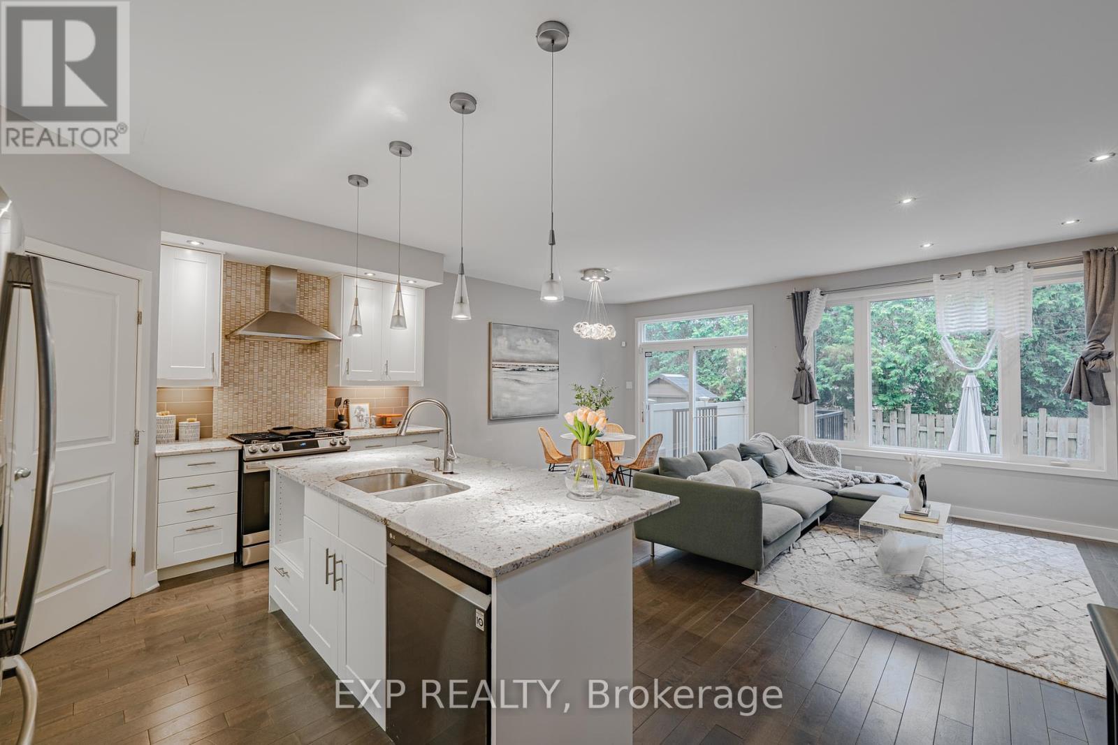 












14 CAMIL STREET

,
Ottawa,




Ontario
K1K0X1

