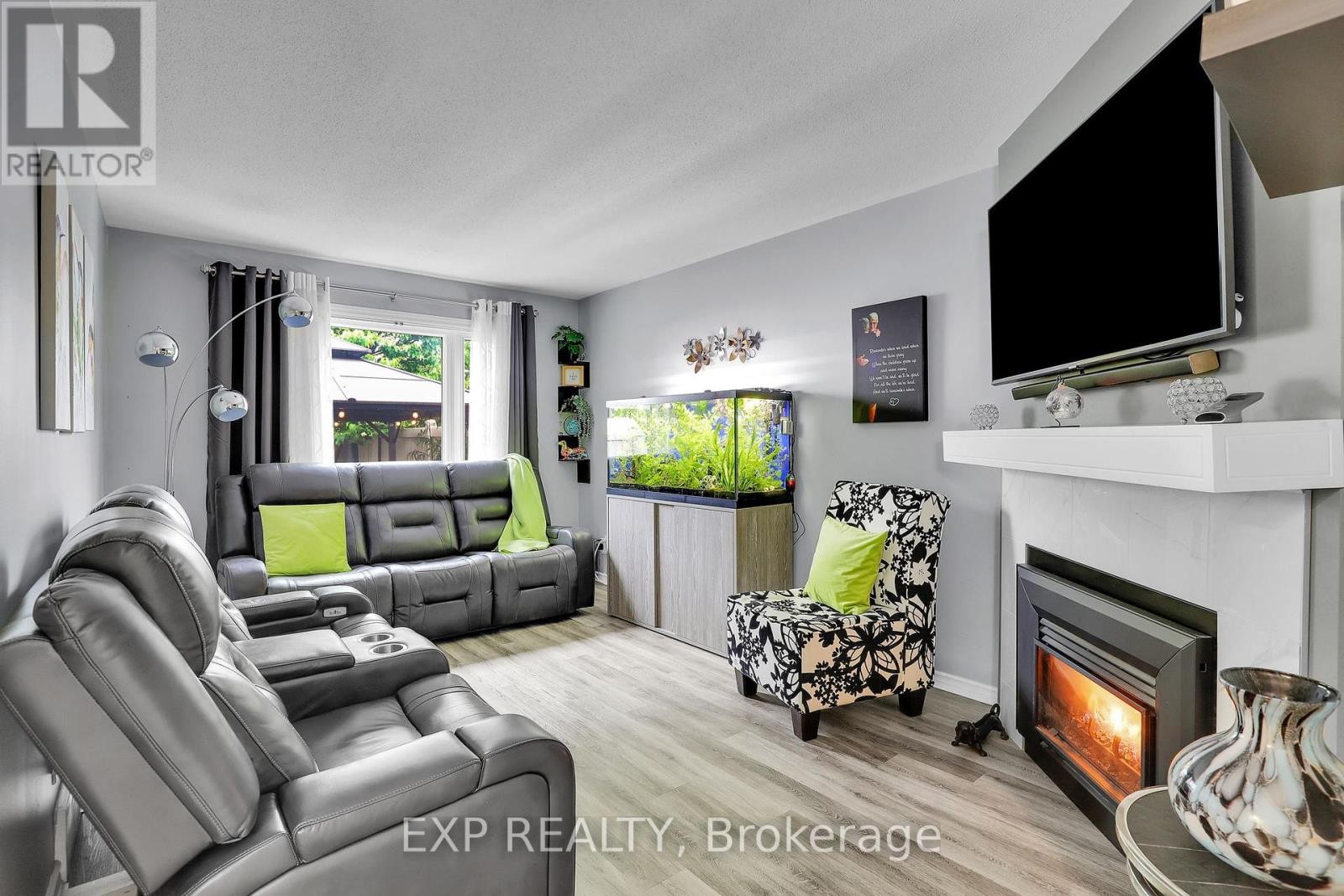 












112 CLAIBORNE WAY

,
Ottawa,




Ontario
K1E3V9

