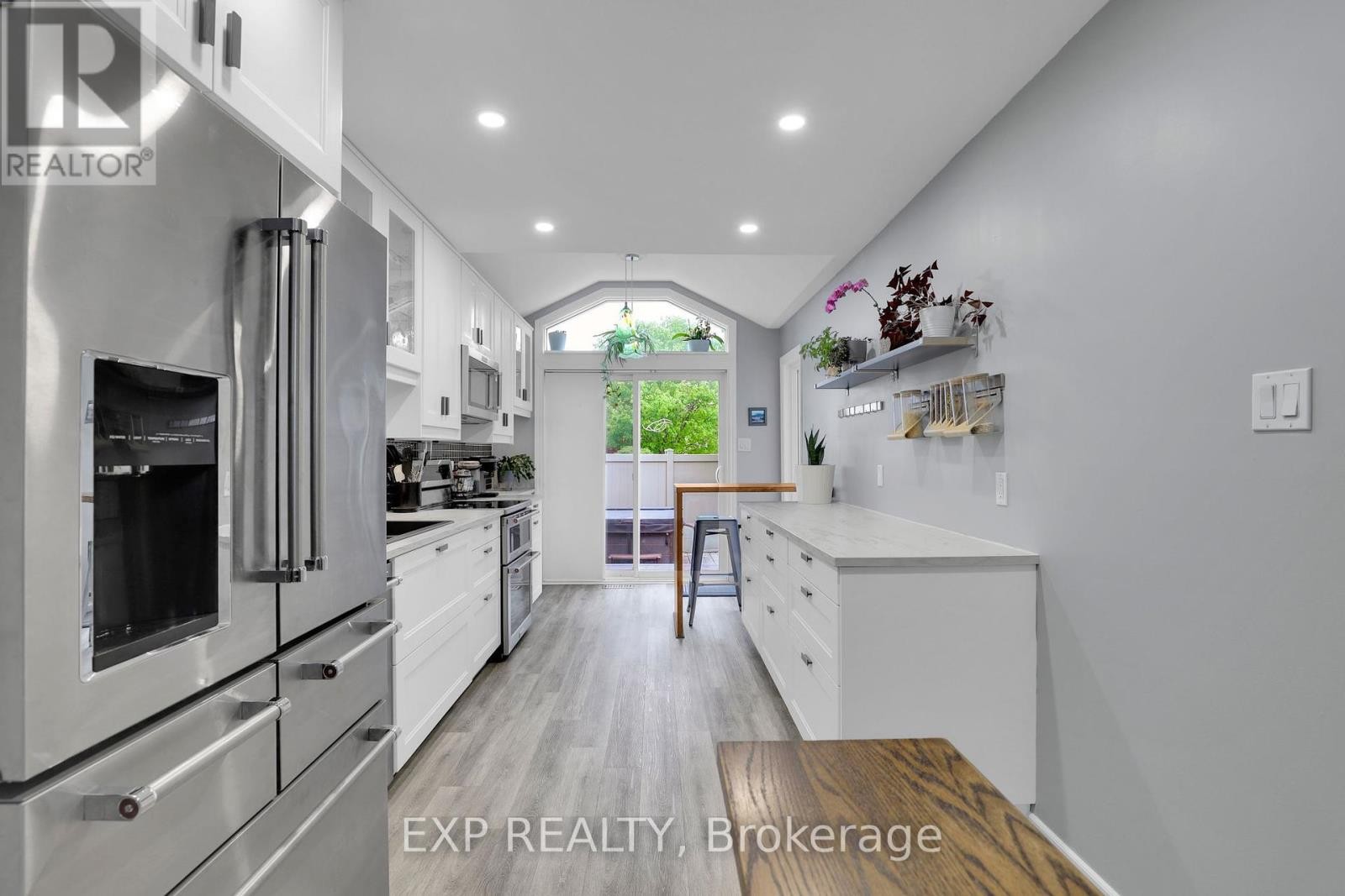 












112 CLAIBORNE WAY

,
Ottawa,




Ontario
K1E3V9

