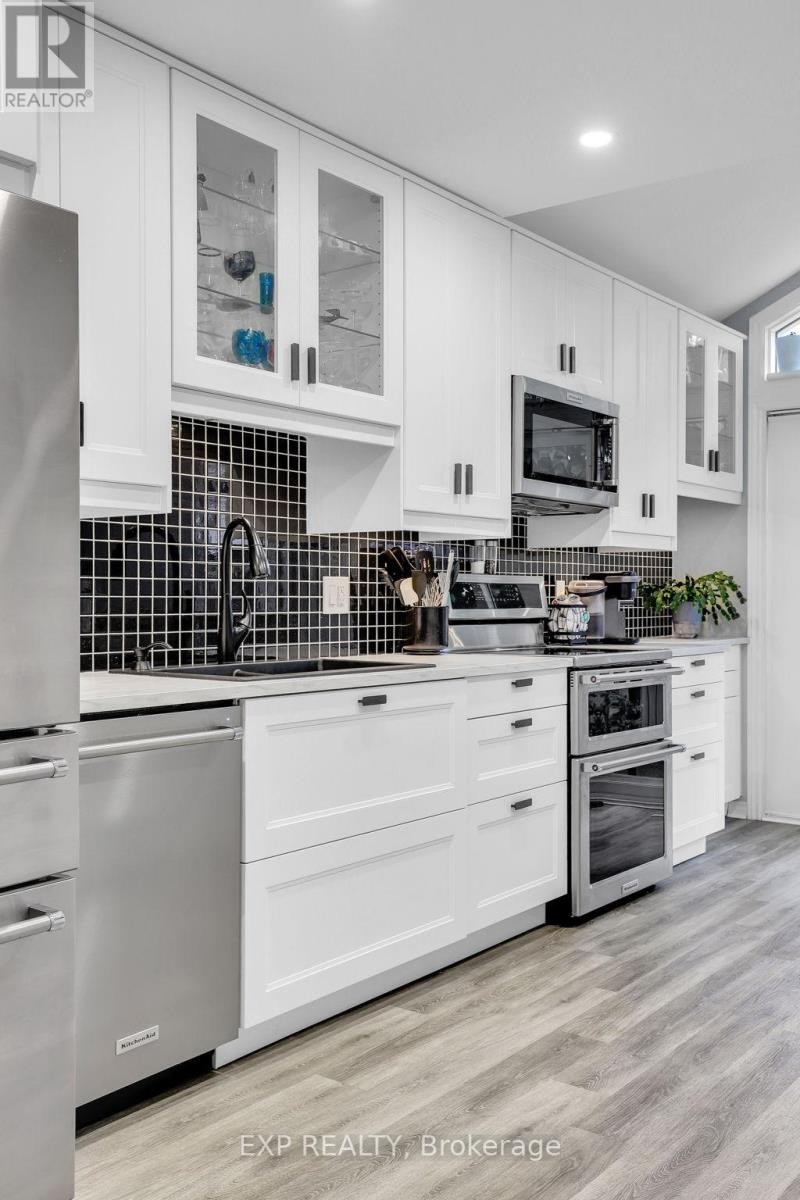 












112 CLAIBORNE WAY

,
Ottawa,




Ontario
K1E3V9


