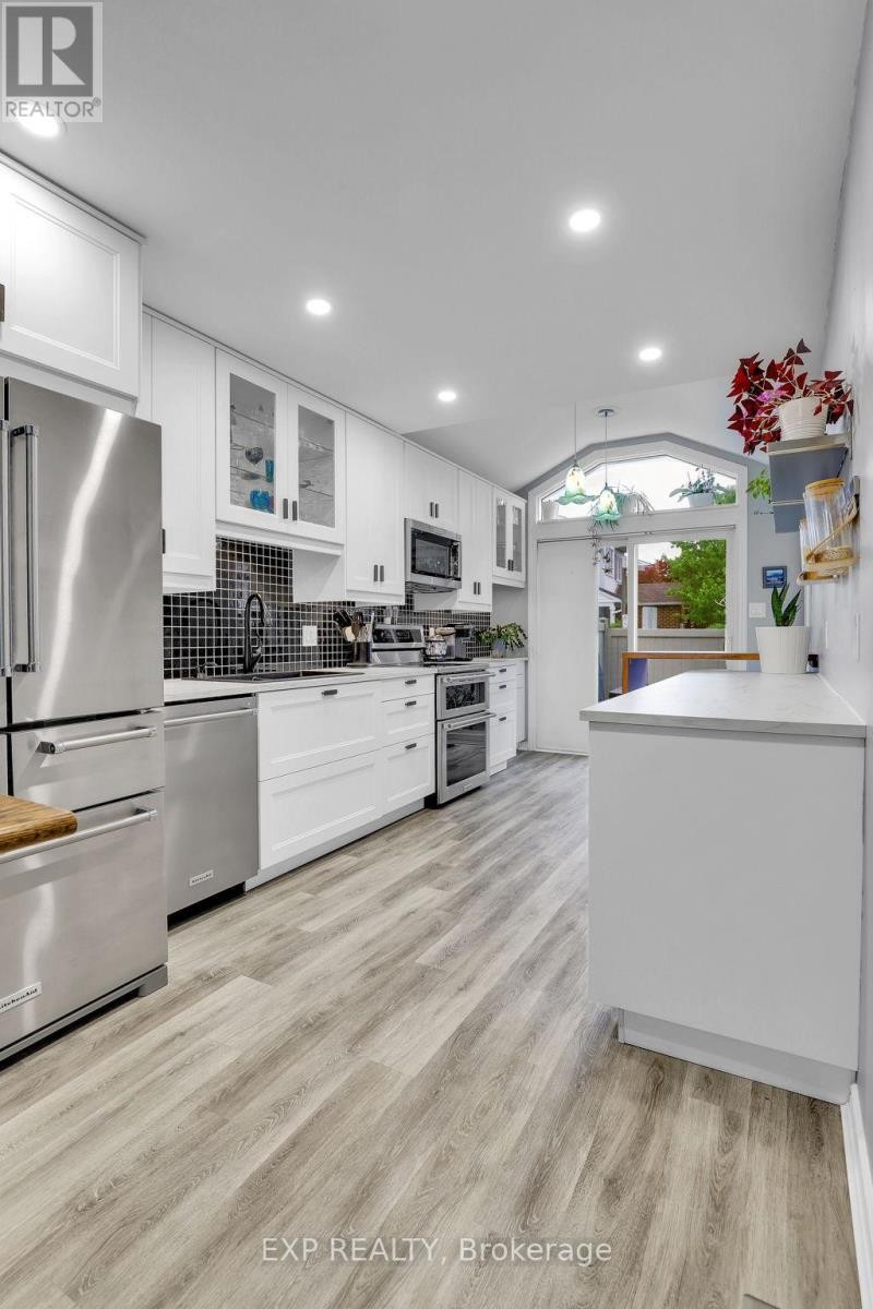 












112 CLAIBORNE WAY

,
Ottawa,




Ontario
K1E3V9

