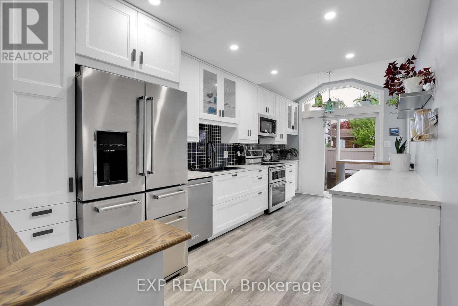 












112 CLAIBORNE WAY

,
Ottawa,




Ontario
K1E3V9

