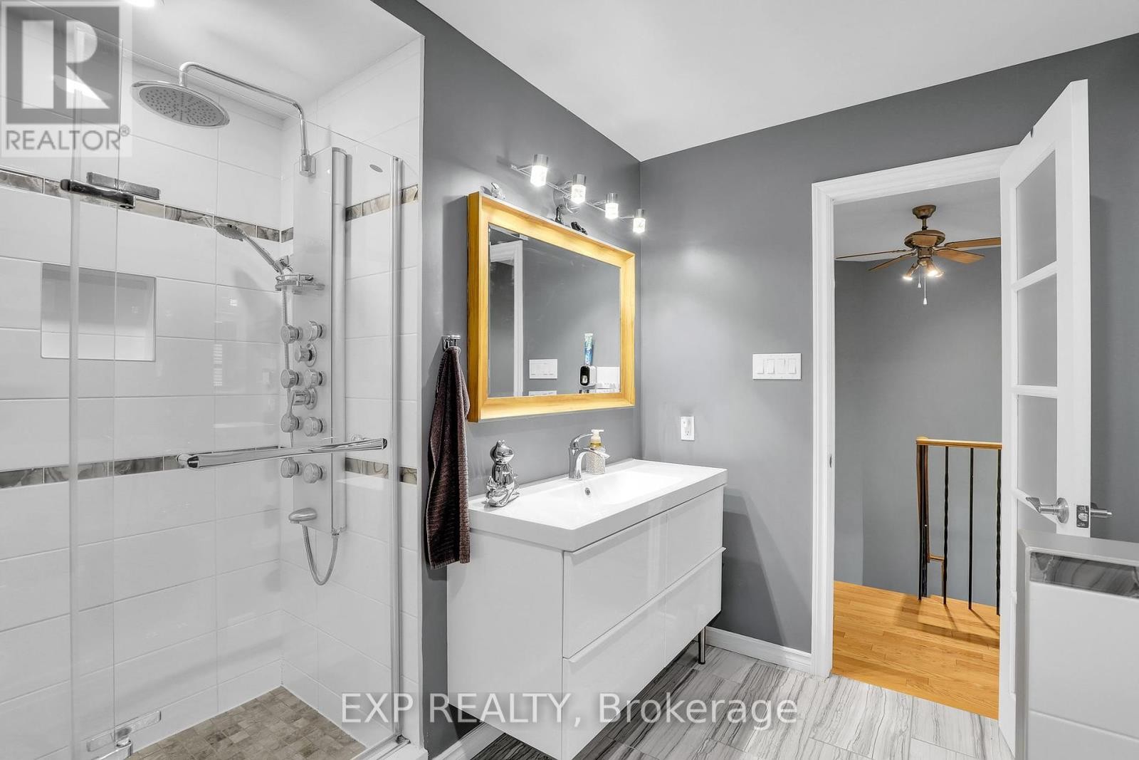 












112 CLAIBORNE WAY

,
Ottawa,




Ontario
K1E3V9

