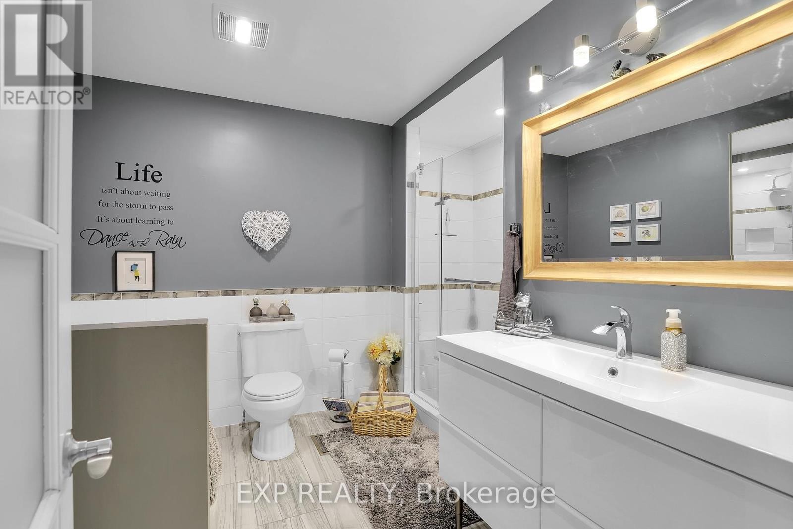 












112 CLAIBORNE WAY

,
Ottawa,




Ontario
K1E3V9

