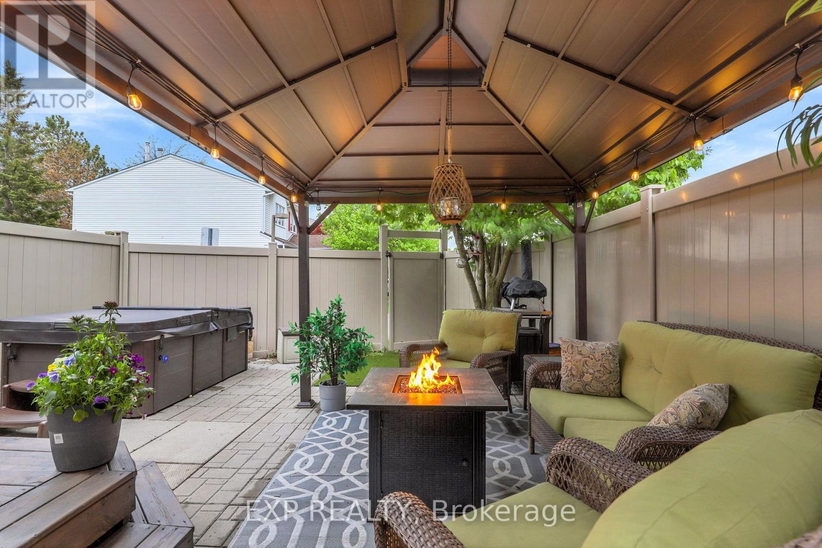 












112 CLAIBORNE WAY

,
Ottawa,




Ontario
K1E3V9

