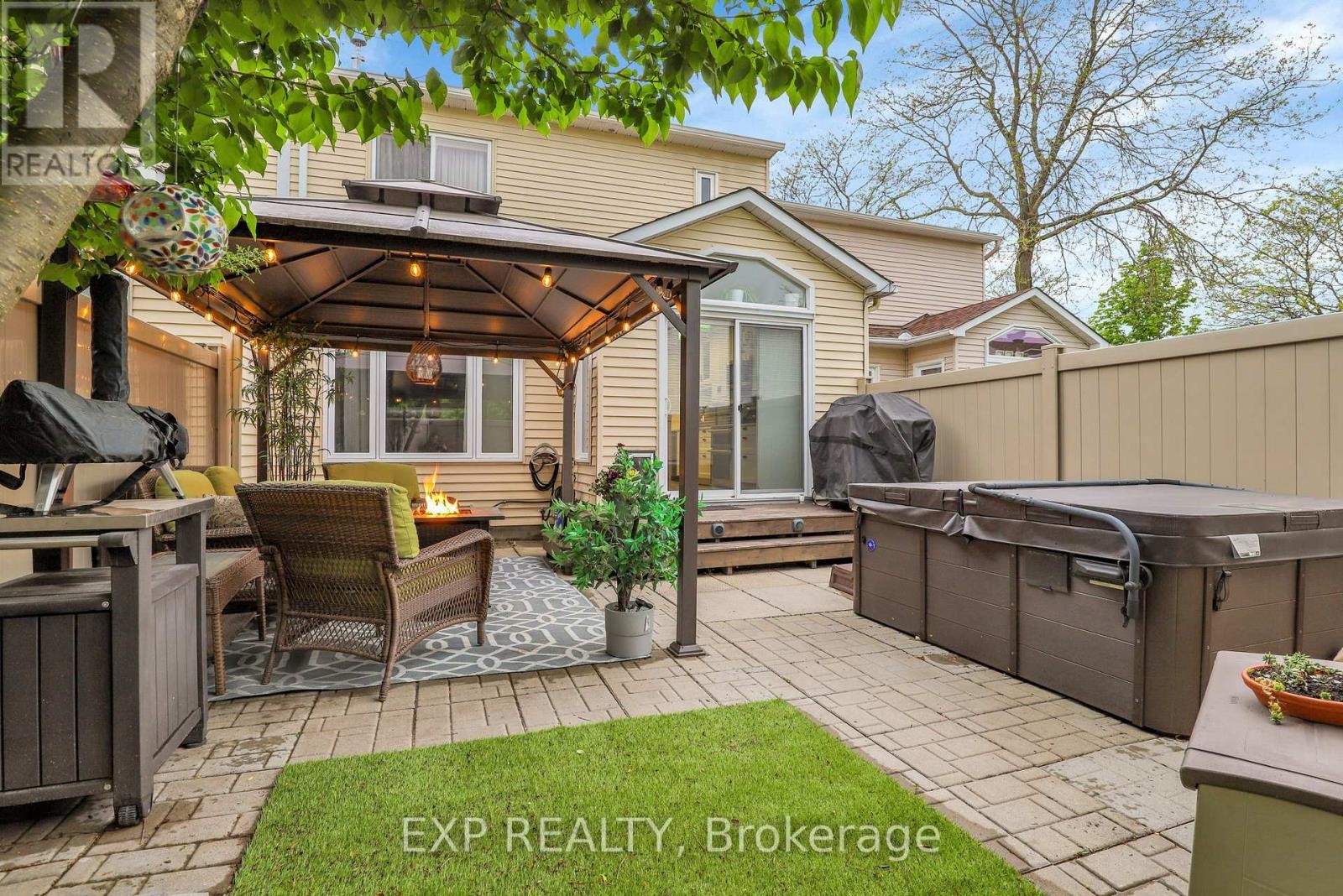 












112 CLAIBORNE WAY

,
Ottawa,




Ontario
K1E3V9

