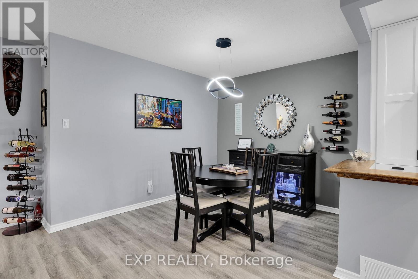 












112 CLAIBORNE WAY

,
Ottawa,




Ontario
K1E3V9

