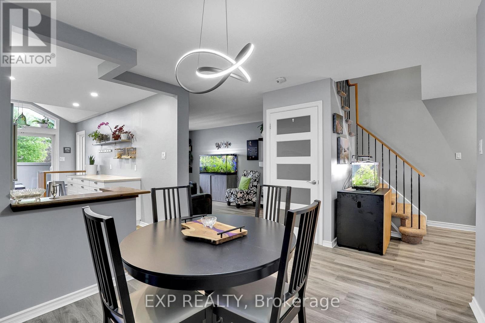 












112 CLAIBORNE WAY

,
Ottawa,




Ontario
K1E3V9

