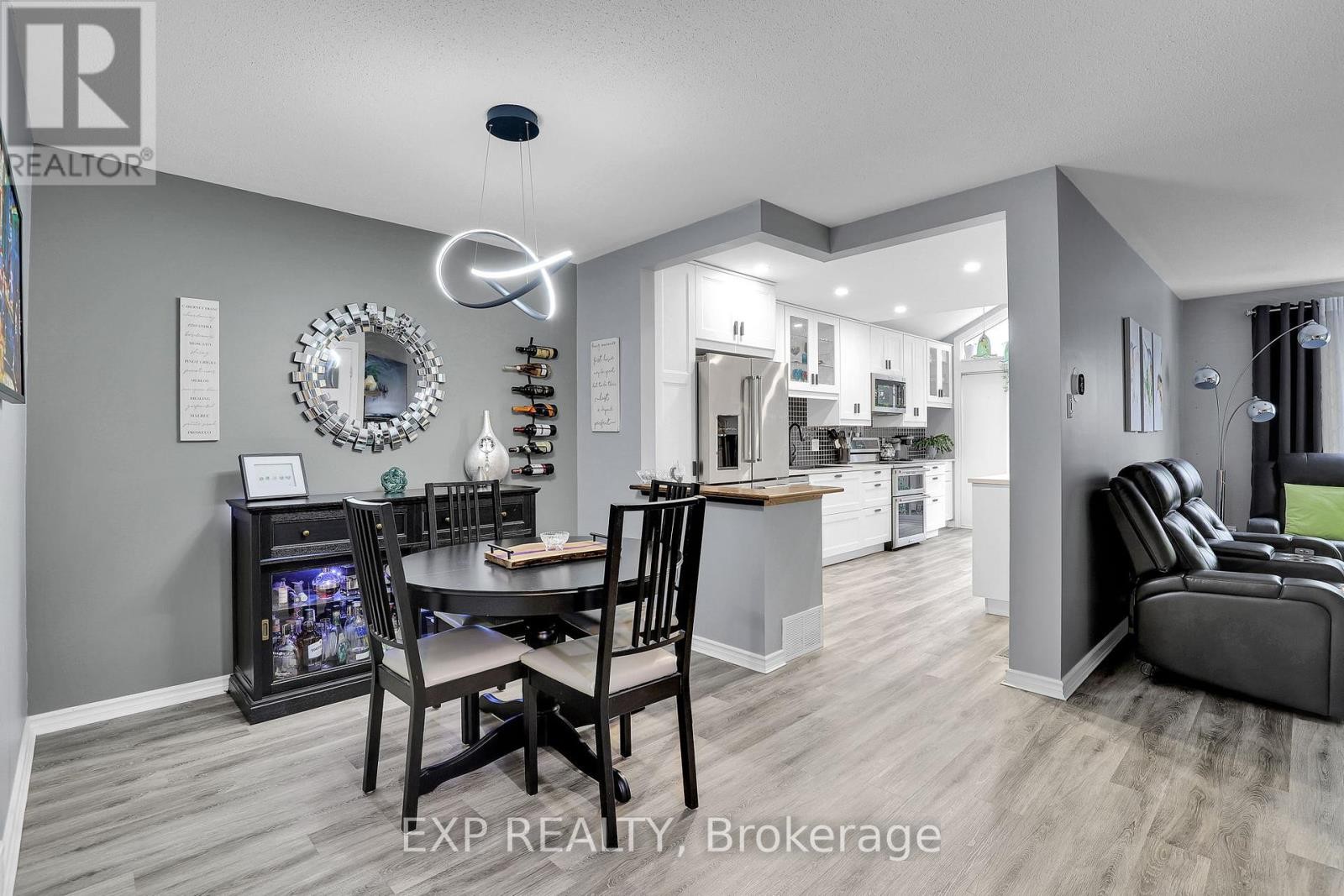 












112 CLAIBORNE WAY

,
Ottawa,




Ontario
K1E3V9

