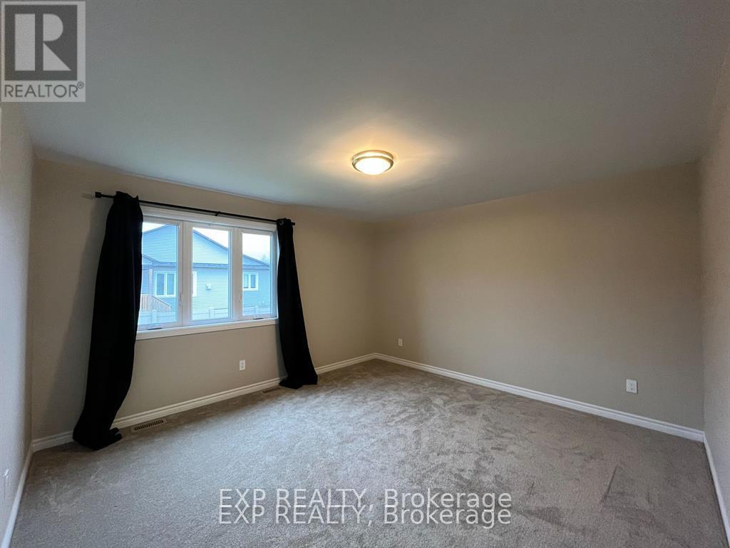 












53 CRAIG STREET

,
Russell,




Ontario
K4R1A6

