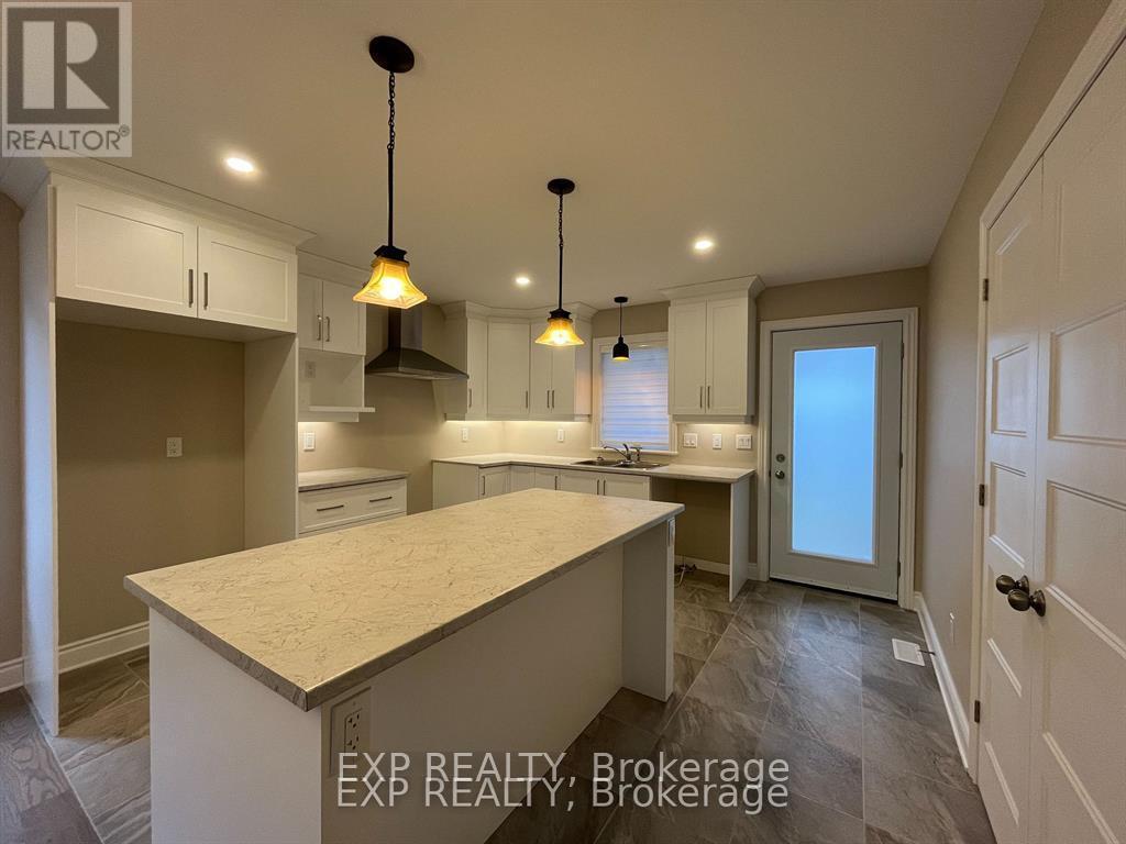 












53 CRAIG STREET

,
Russell,




Ontario
K4R1A6

