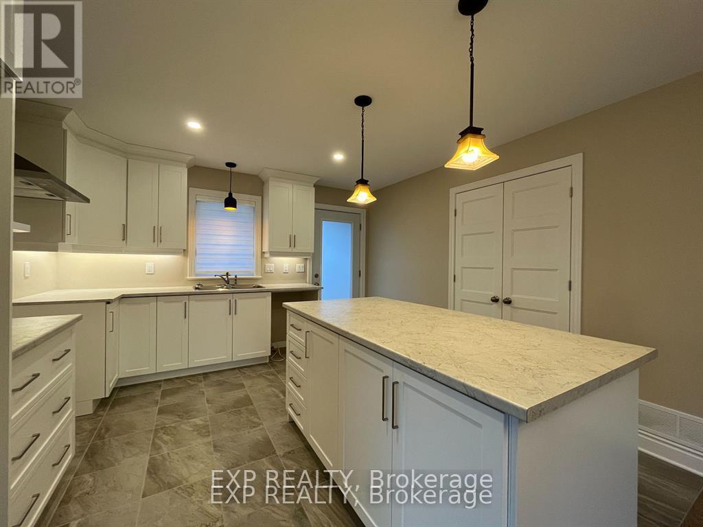 












53 CRAIG STREET

,
Russell,




Ontario
K4R1A6

