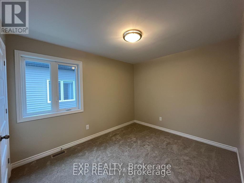 












53 CRAIG STREET

,
Russell,




Ontario
K4R1A6

