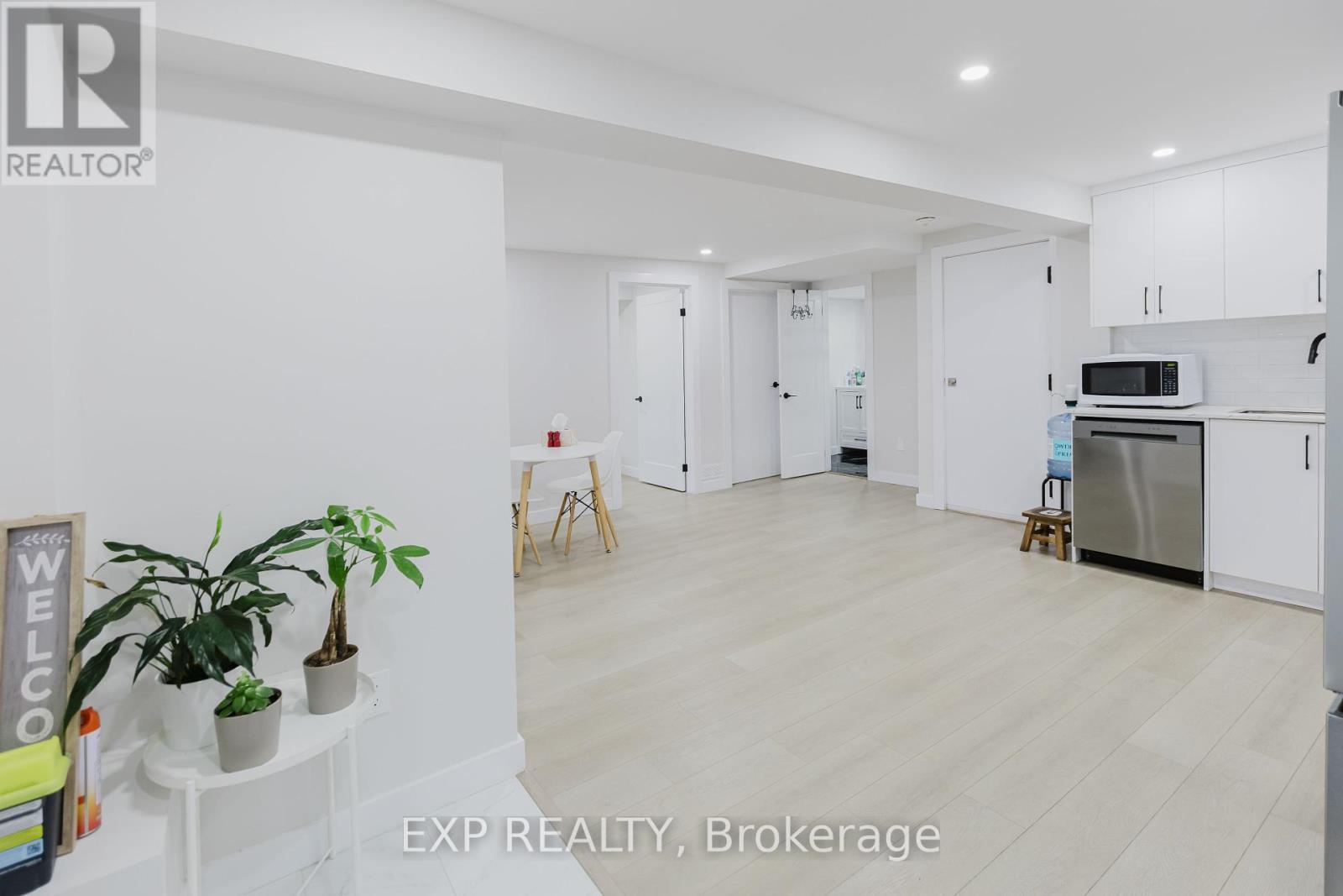 












4556 KELLY FARM DRIVE

,
Ottawa,




Ontario
K1X0G8

