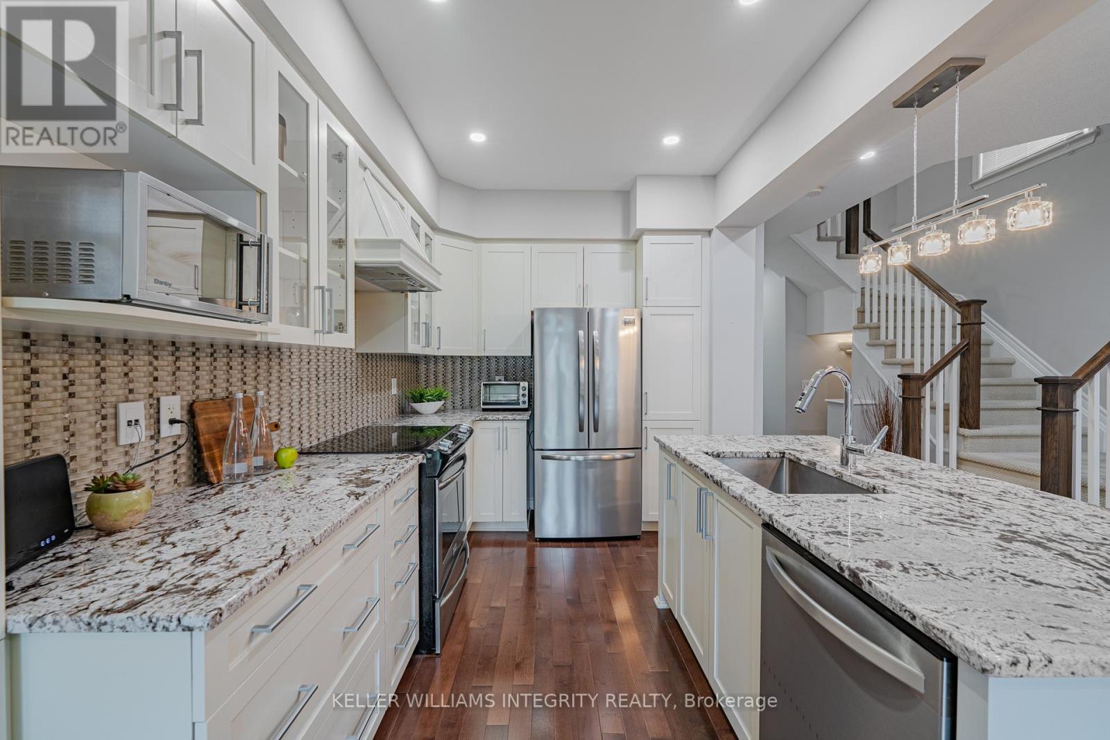 












268 KEYROCK DRIVE

,
Ottawa,




Ontario
K2T0G2

