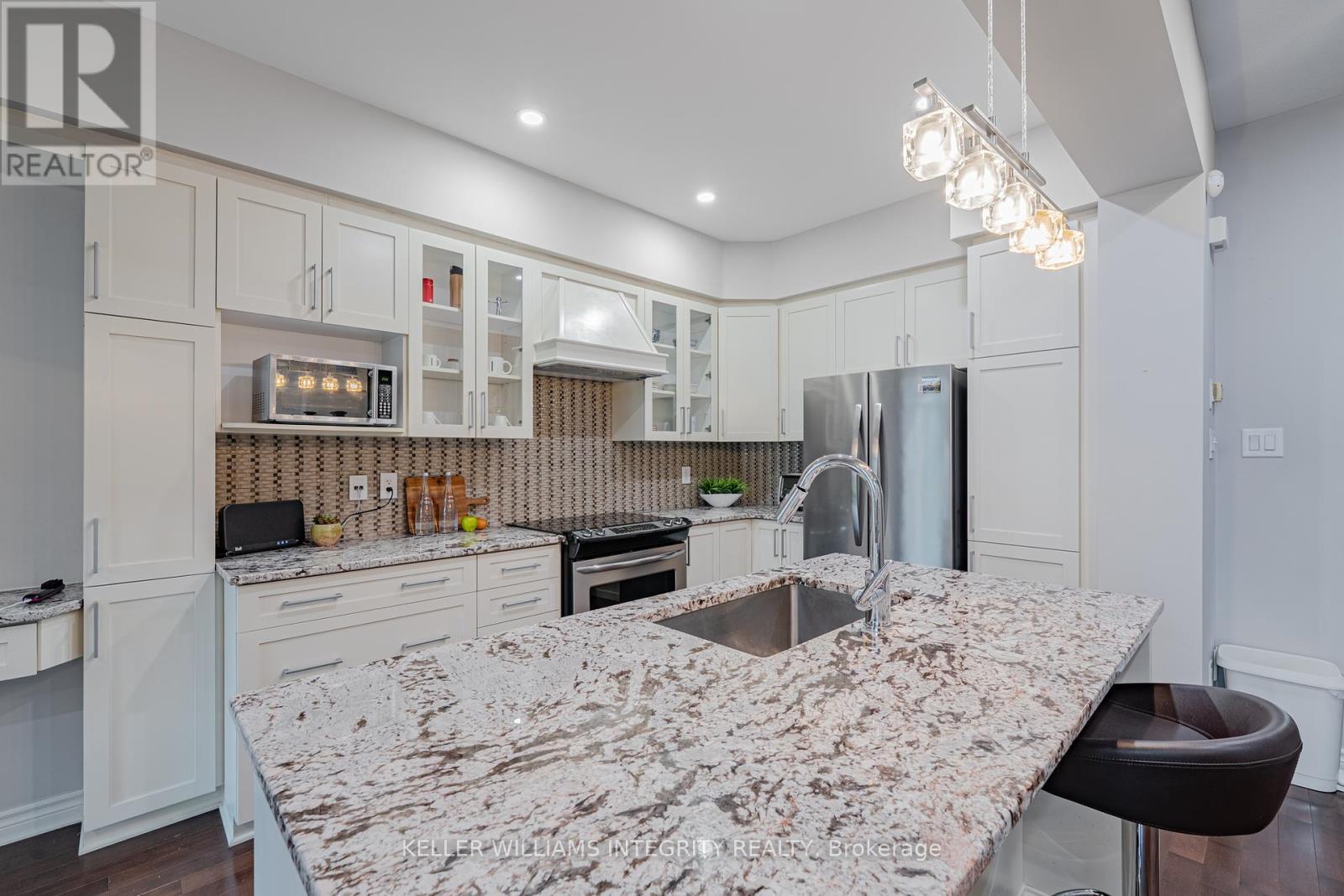












268 KEYROCK DRIVE

,
Ottawa,




Ontario
K2T0G2


