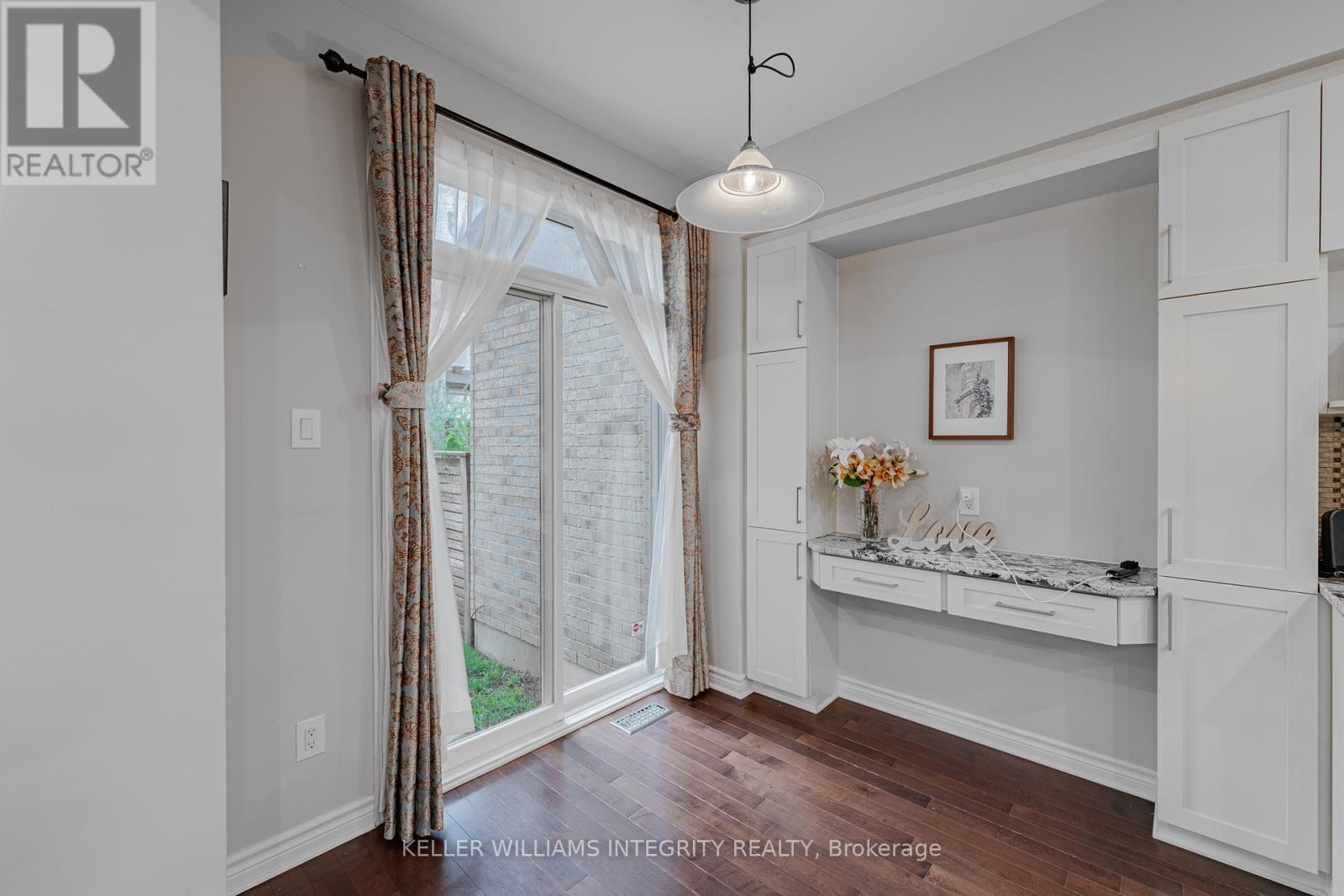 












268 KEYROCK DRIVE

,
Ottawa,




Ontario
K2T0G2

