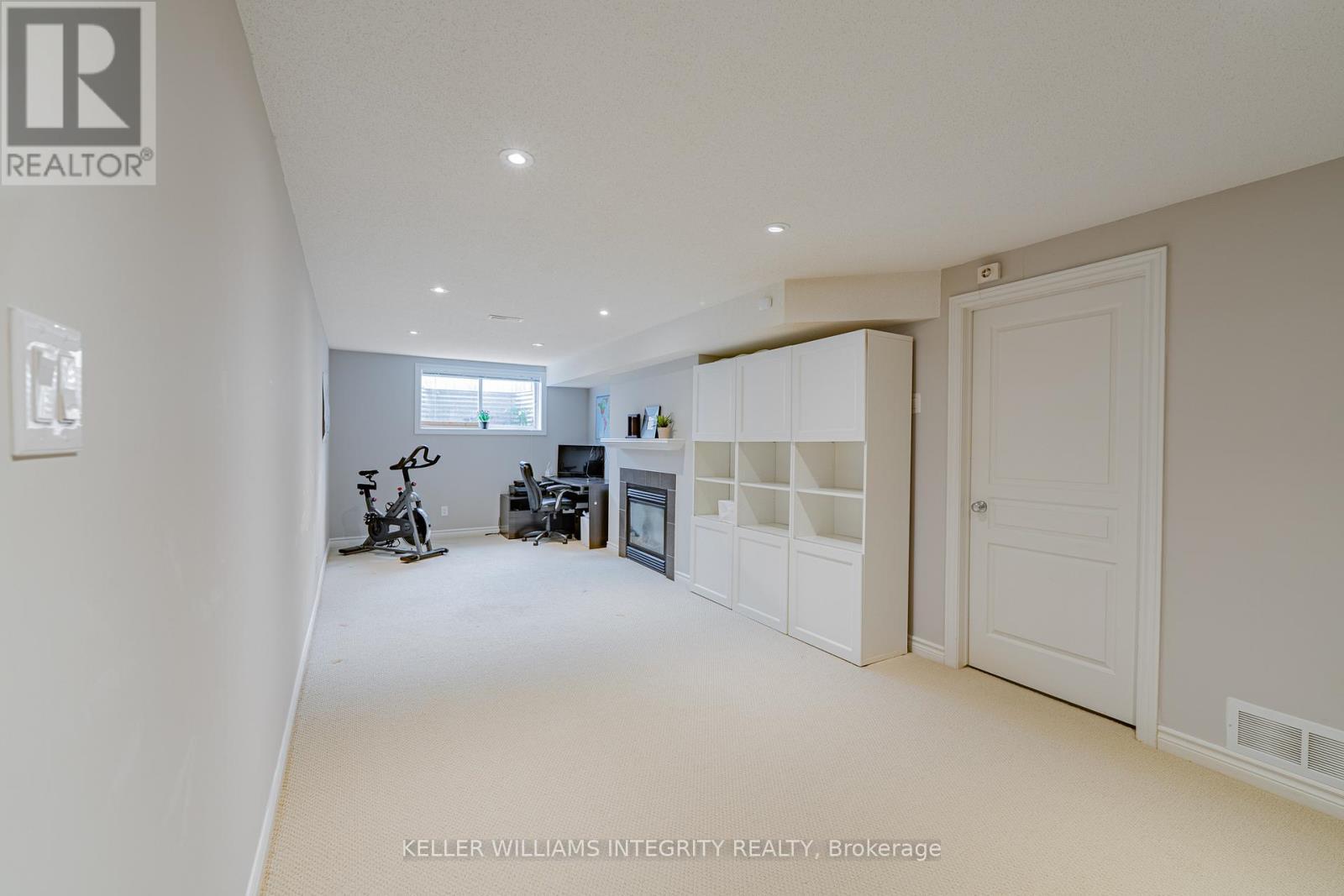 












268 KEYROCK DRIVE

,
Ottawa,




Ontario
K2T0G2

