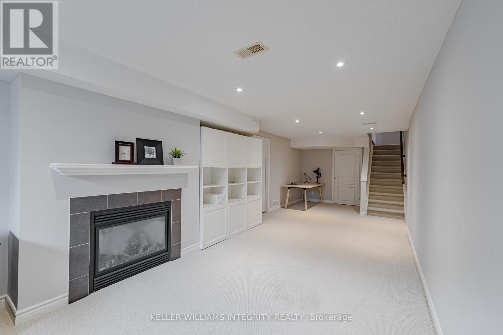 












268 KEYROCK DRIVE

,
Ottawa,




Ontario
K2T0G2

