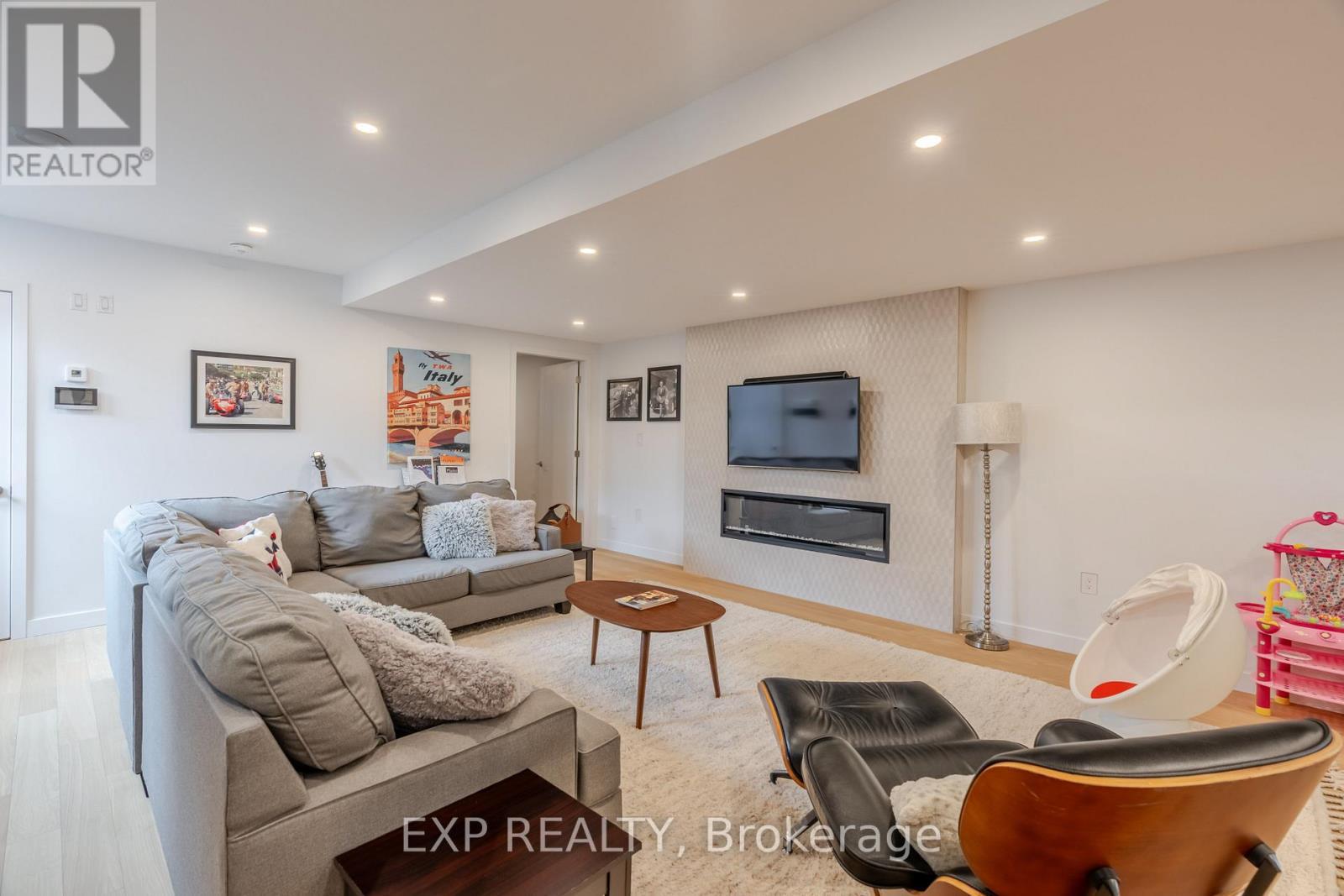 












1979 PRINCE OF WALES DRIVE

,
Ottawa,




Ontario
K2C3J7

